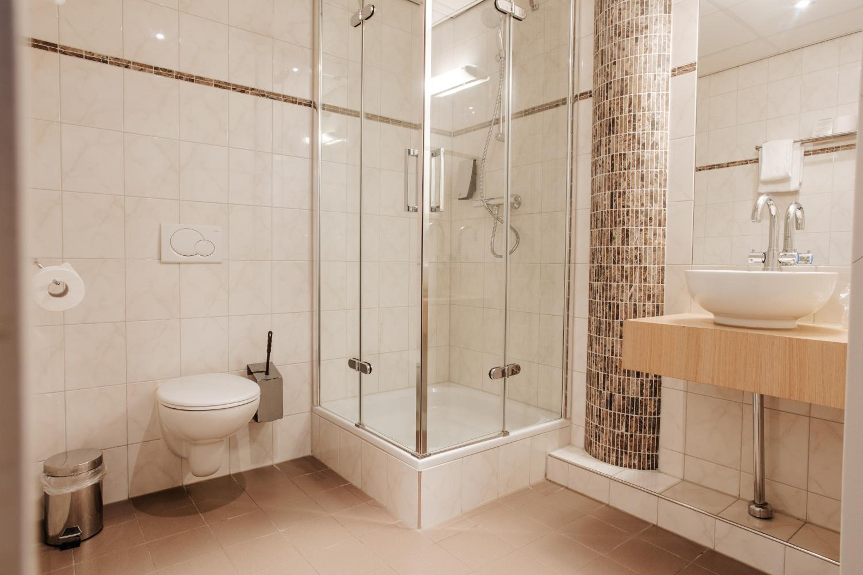 Standard Twin Room - Photo 11