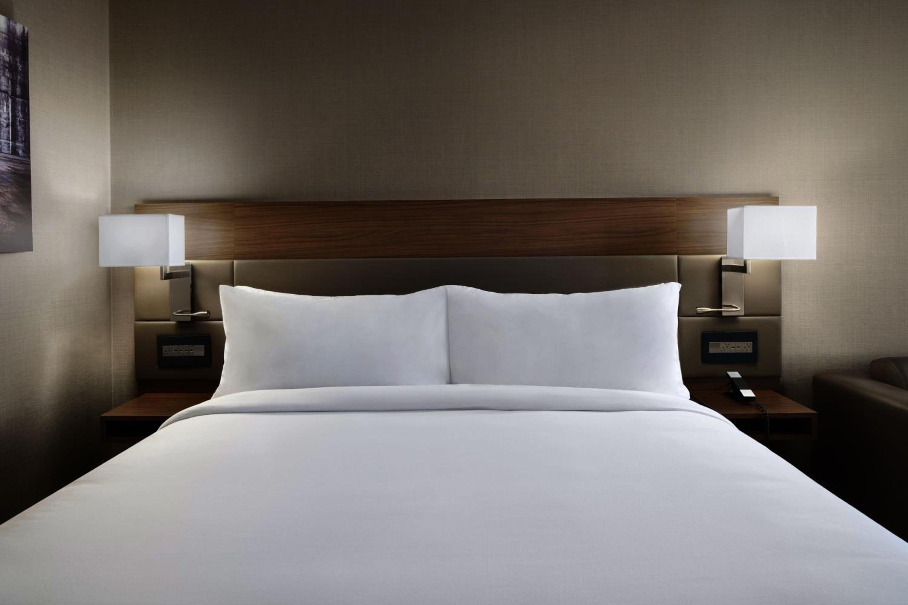 King Room with Sofa Bed - Photo 1