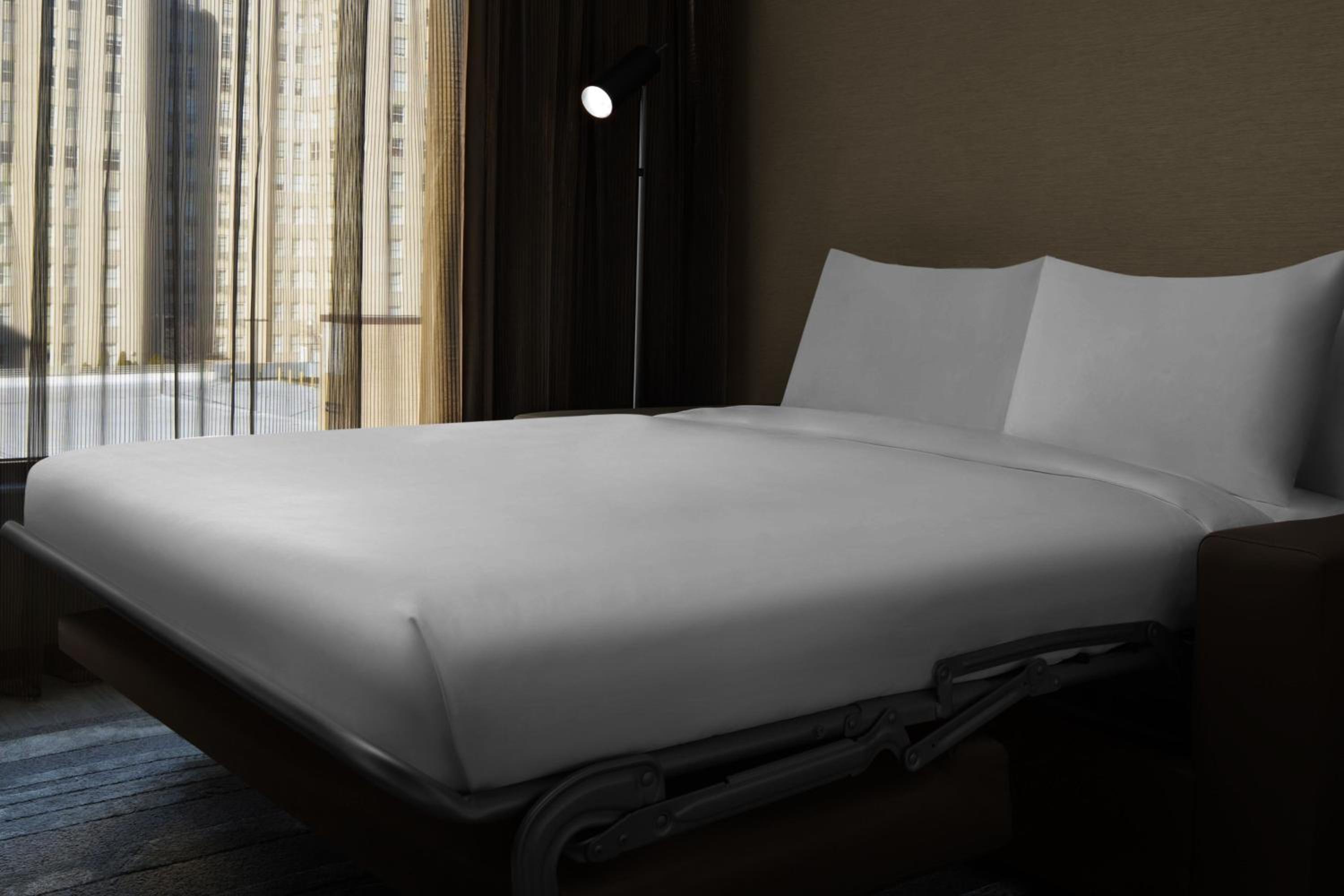 King Room with Sofa Bed - Photo 4