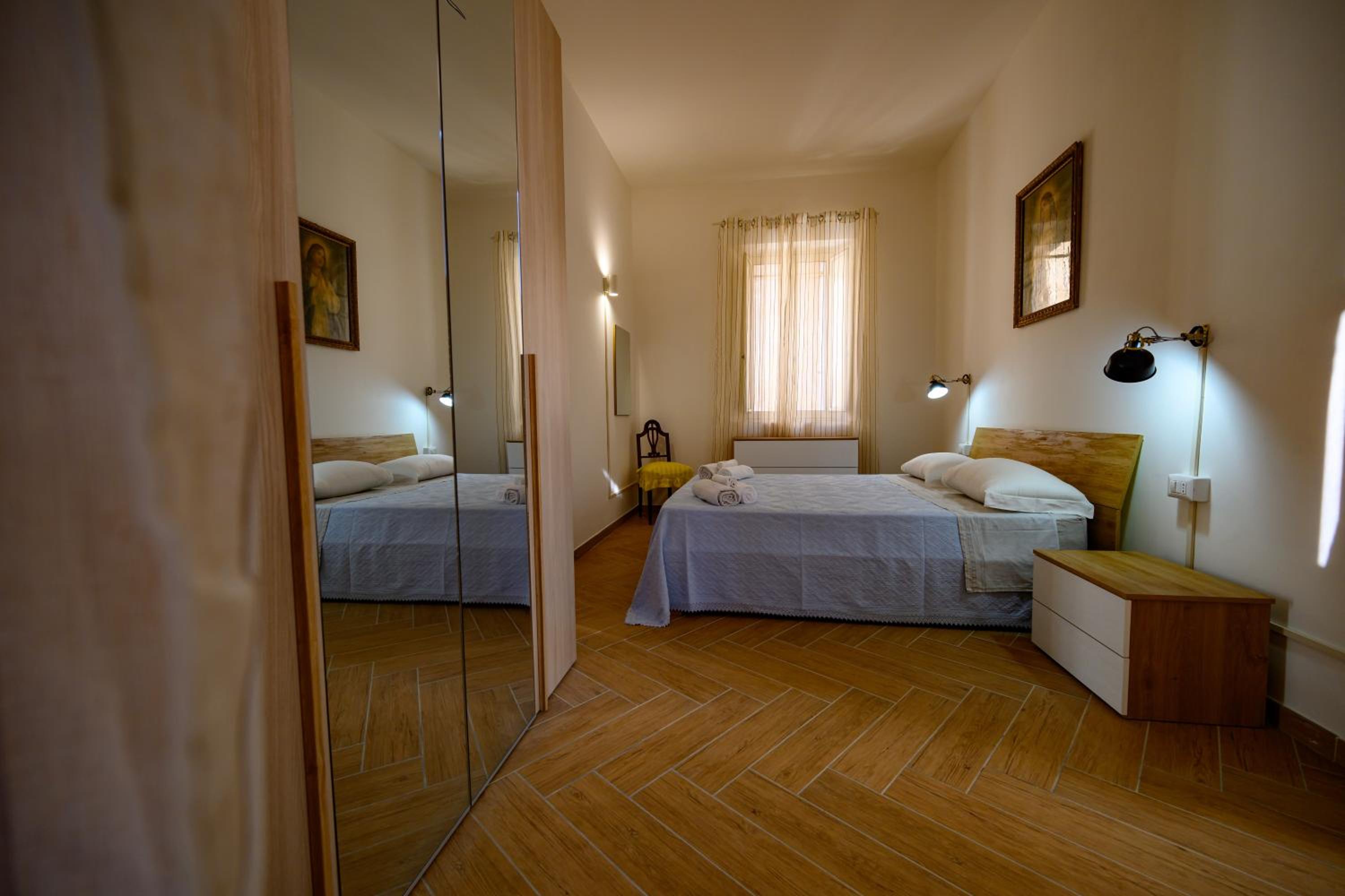 One-Bedroom Apartment photo 2