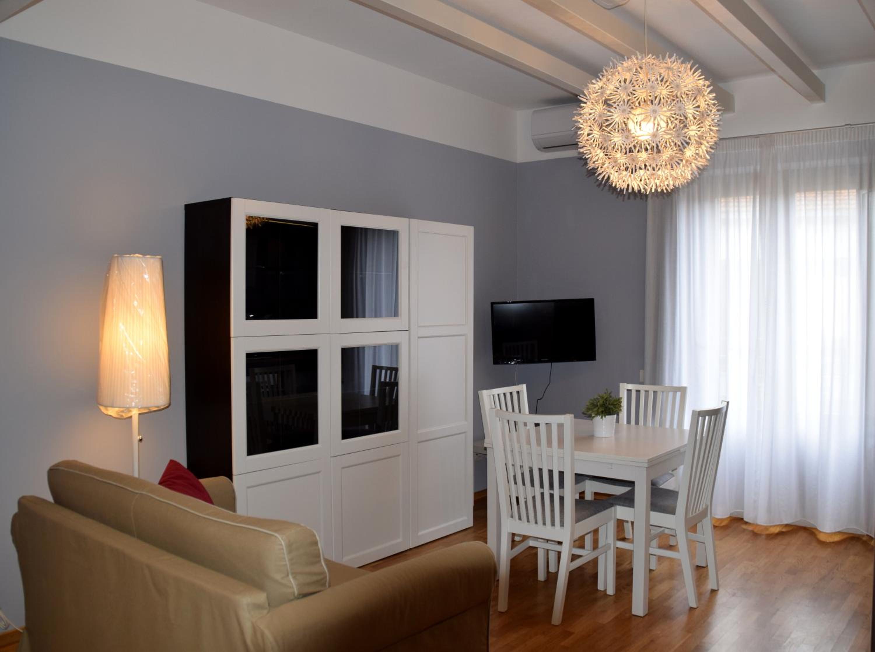 One-Bedroom Apartment photo 1