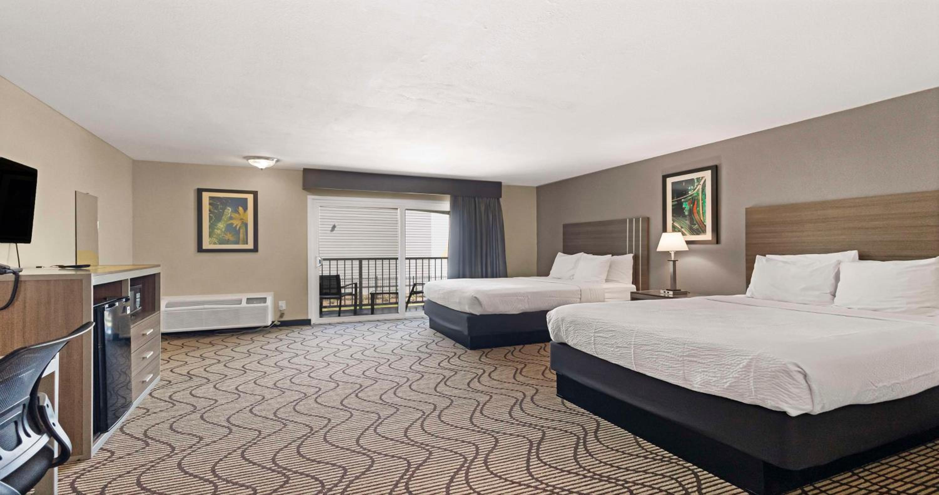 Queen Room with Two Queen Beds with Balcony - Garden View photo 1