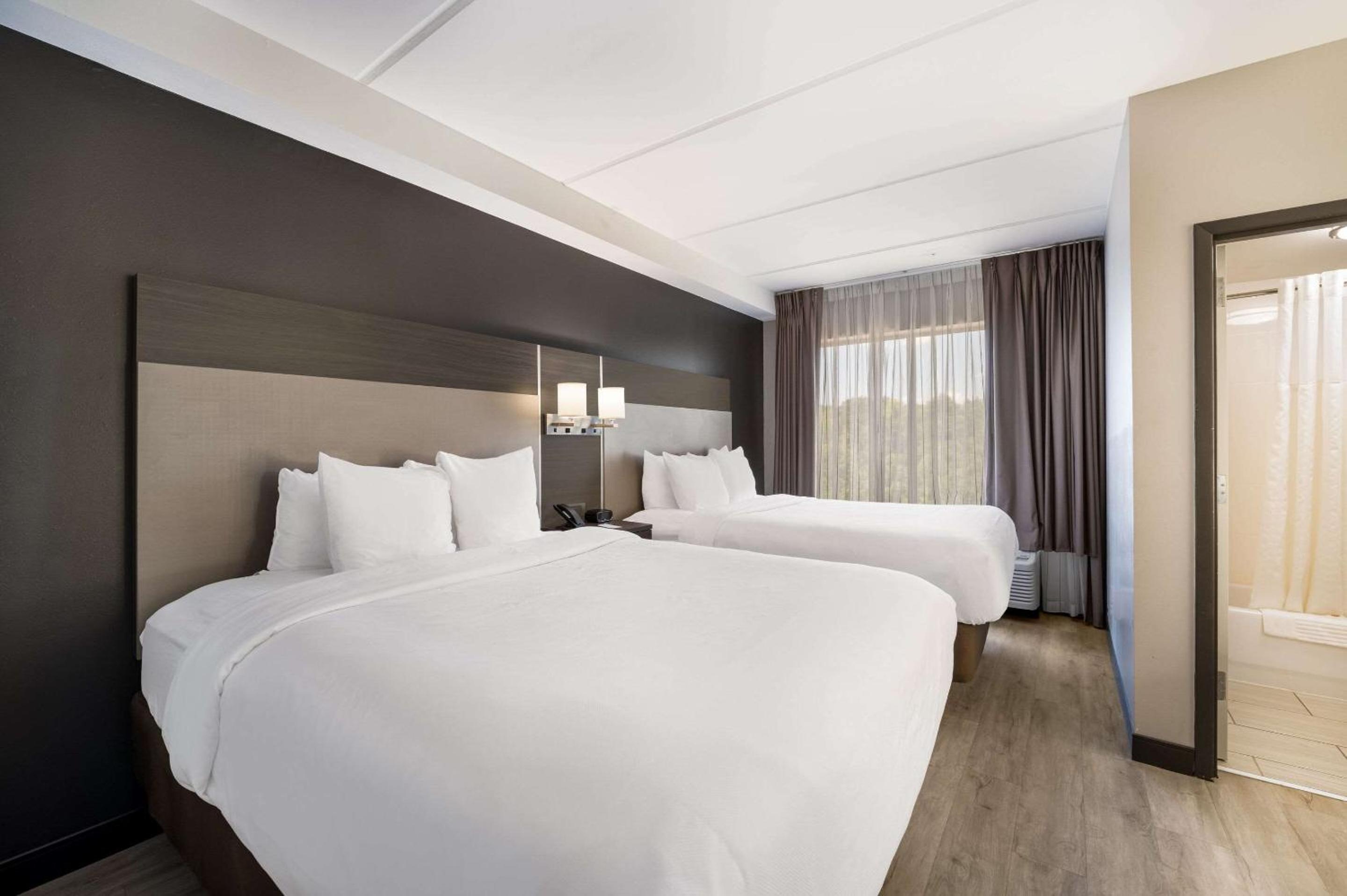 Queen Suite with Two Queen Beds - Non-Smoking - Photo 1