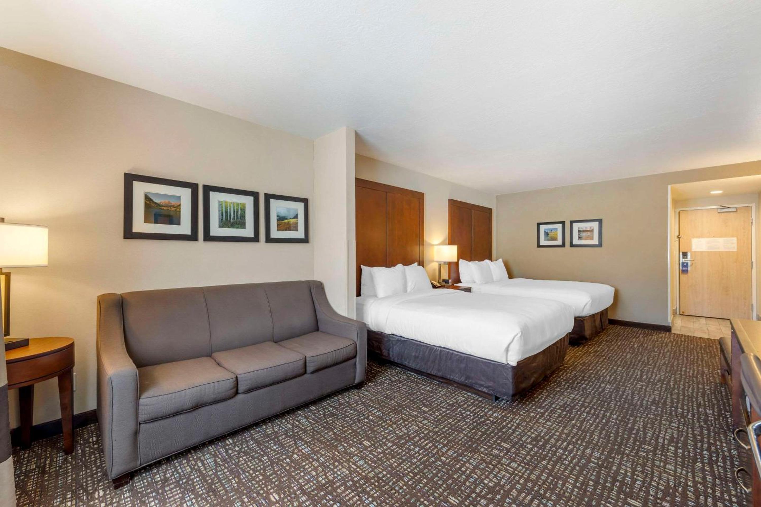 Queen Family Suite with Two Queen Beds - Non-Smoking - Photo 1