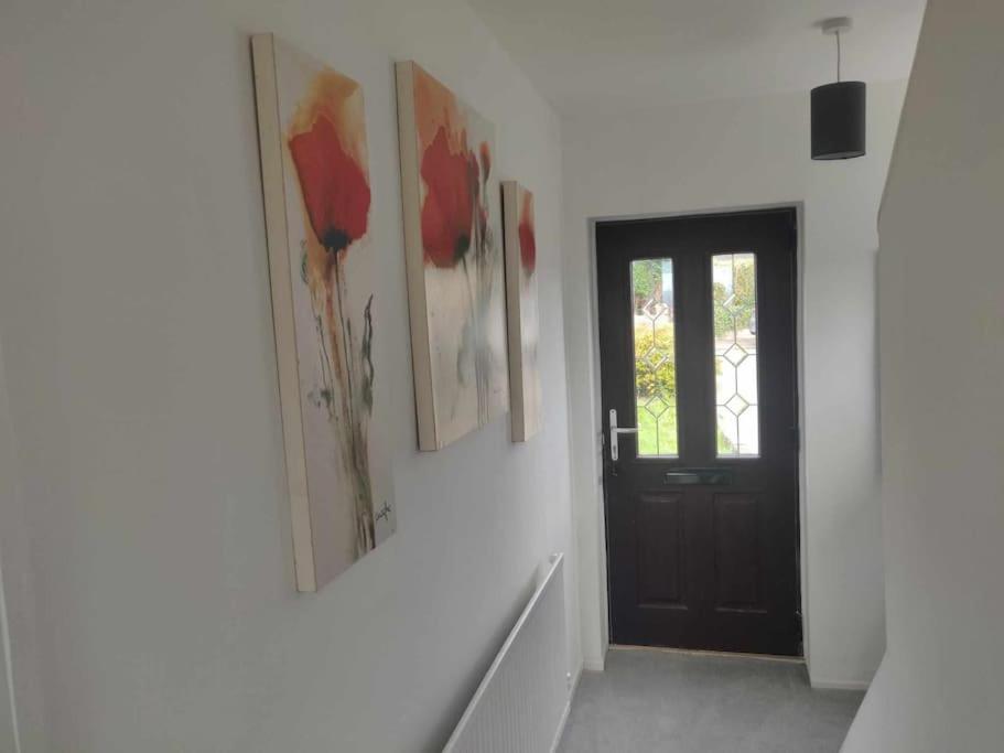 Three-Bedroom House photo 3