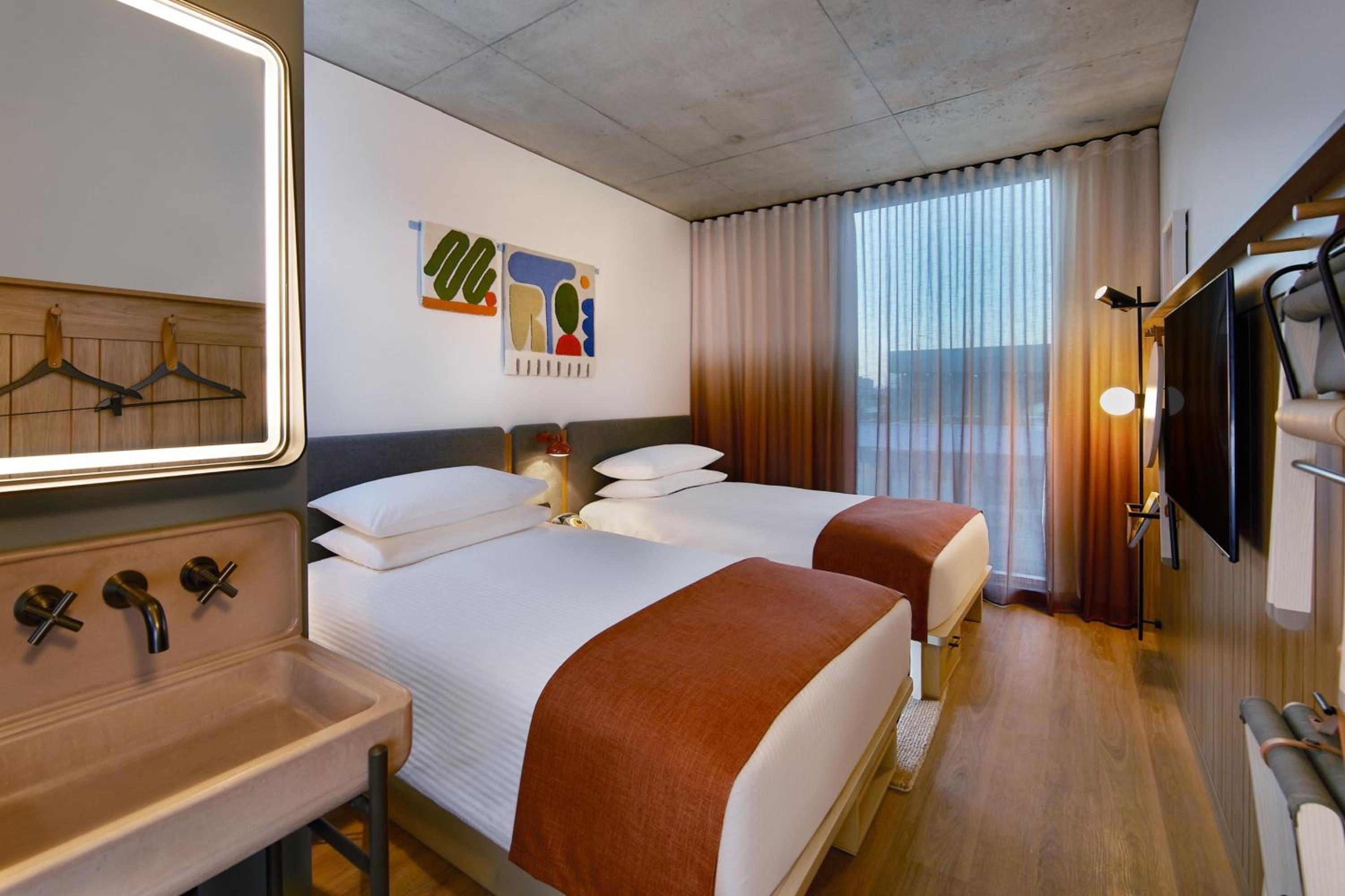Moxy Twin City View