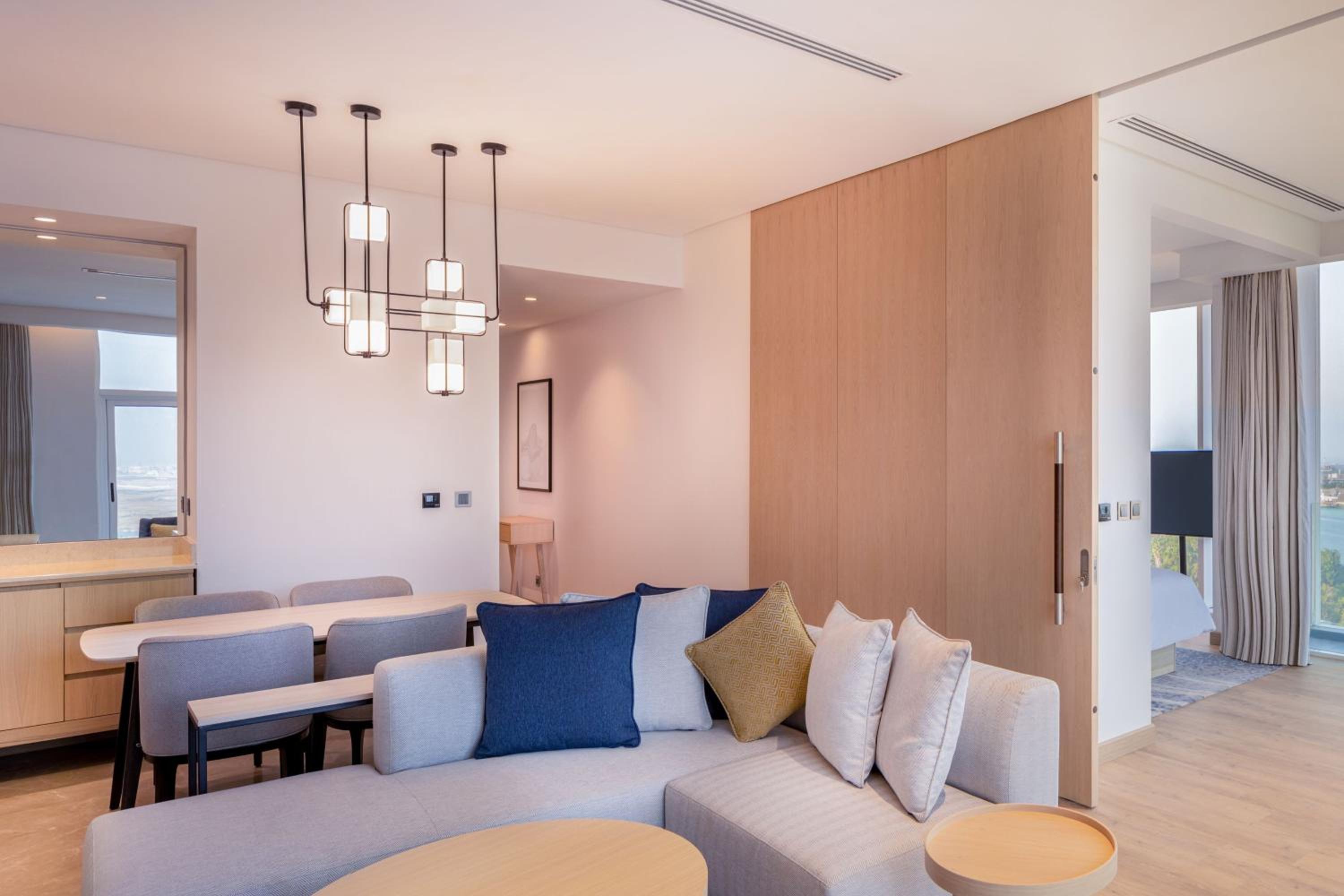 Panoramic Executive Suite - Photo 5