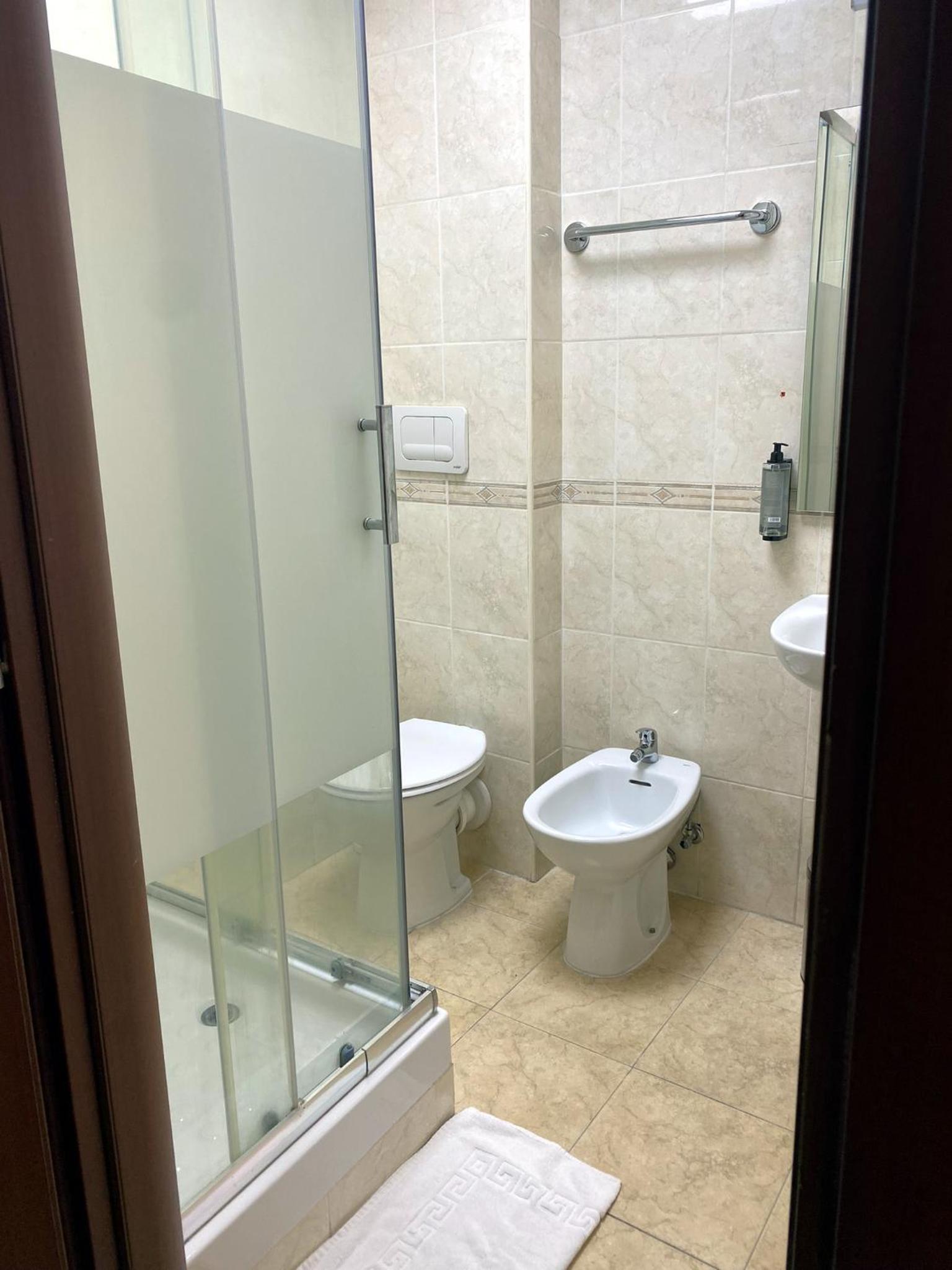Family Room with Private Bathroom photo 3
