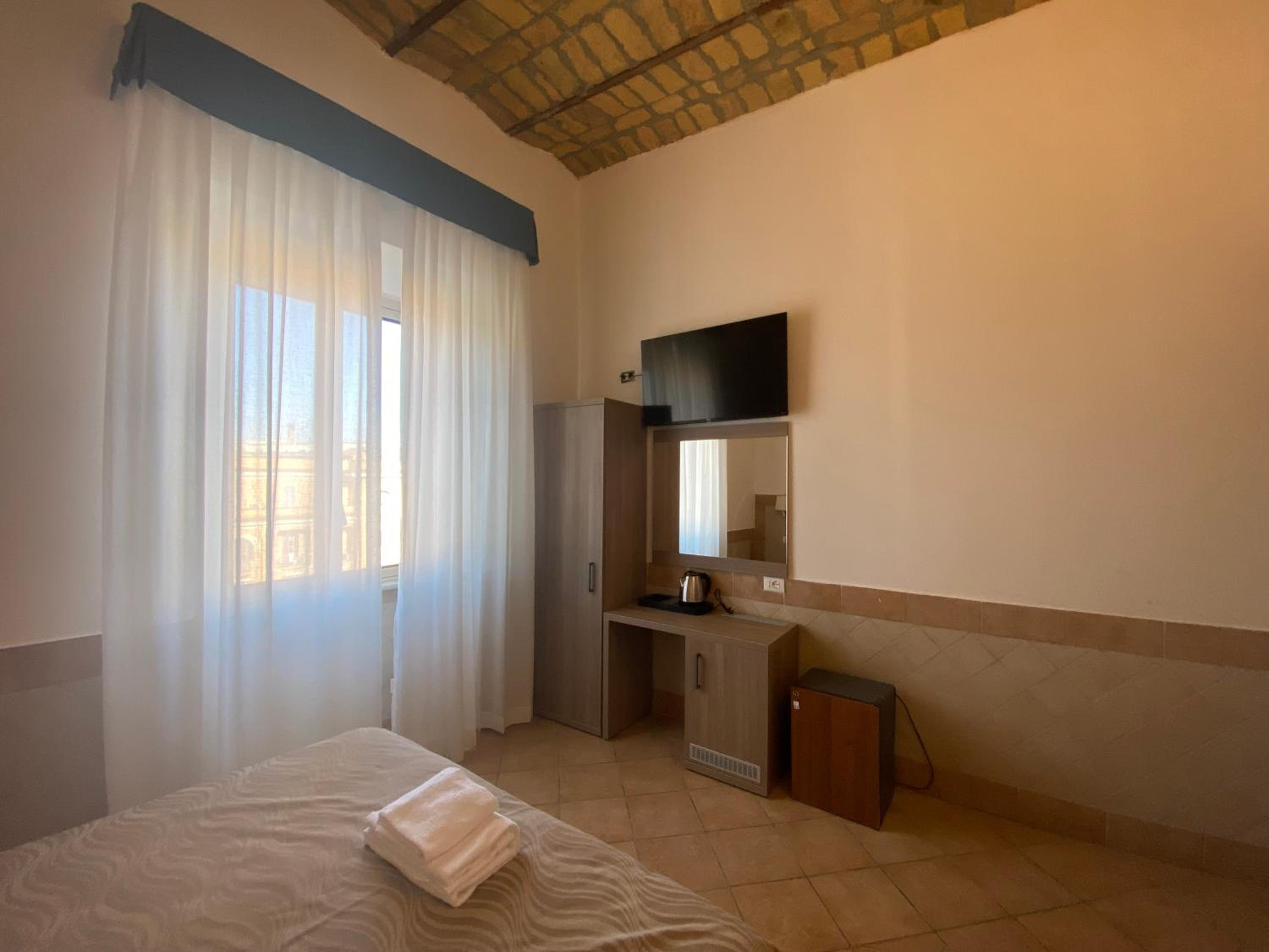 Double or Twin Room with Bathroom photo 3