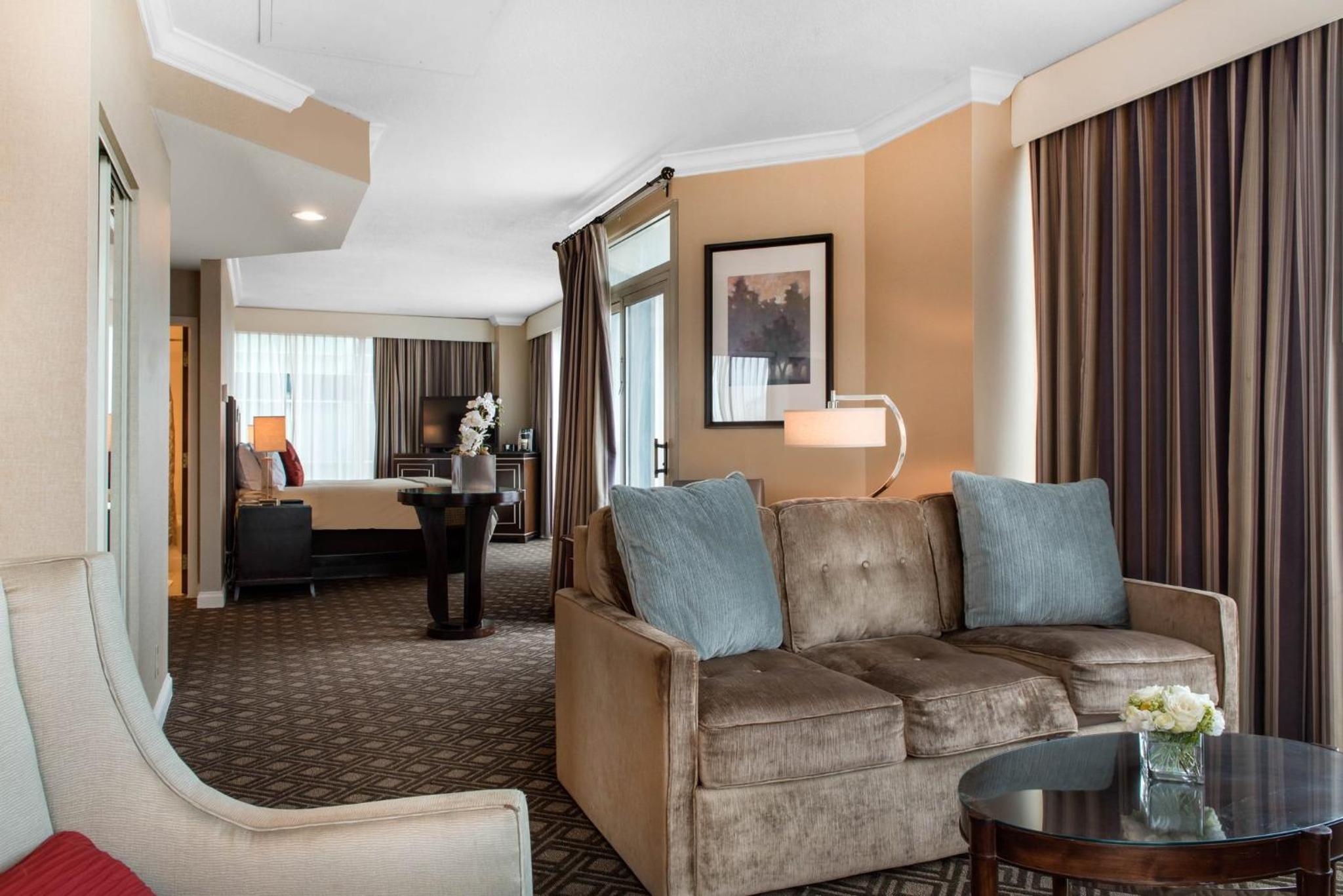 Plaza Suite - 1 King Bed - Photo 3