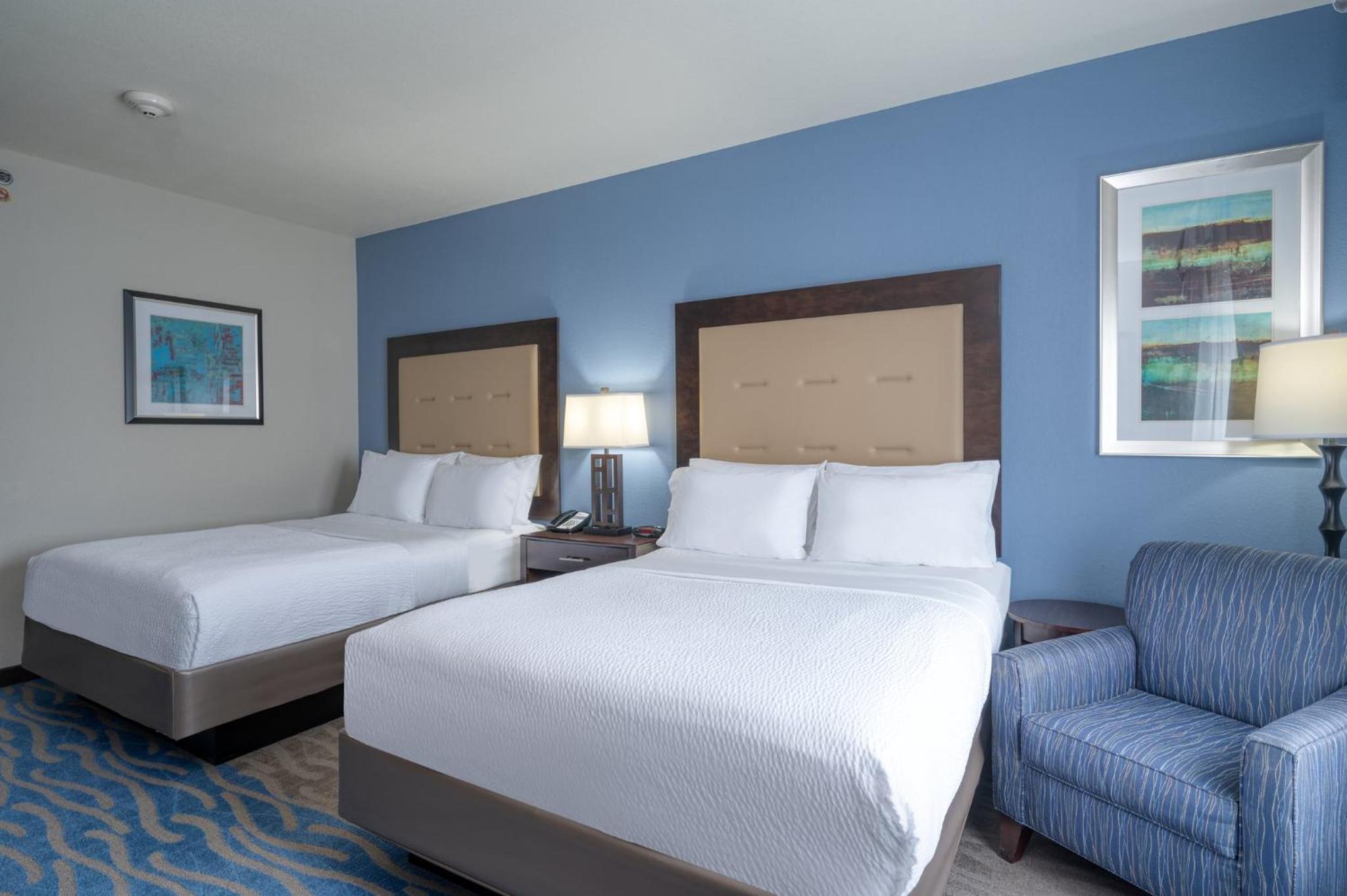 Standard Room with Two Queen Beds photo 3