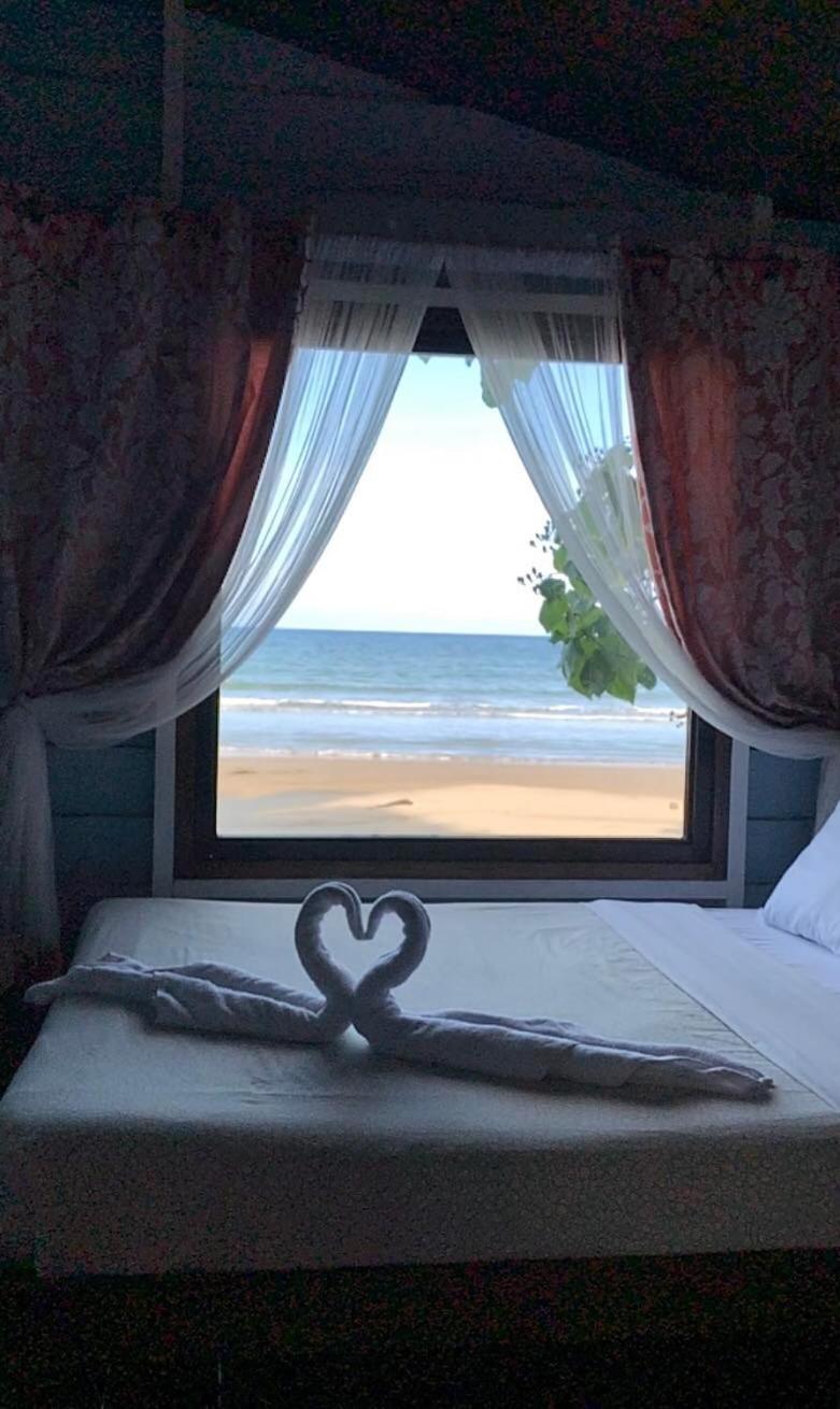 Queen Room with Sea View - Photo 5