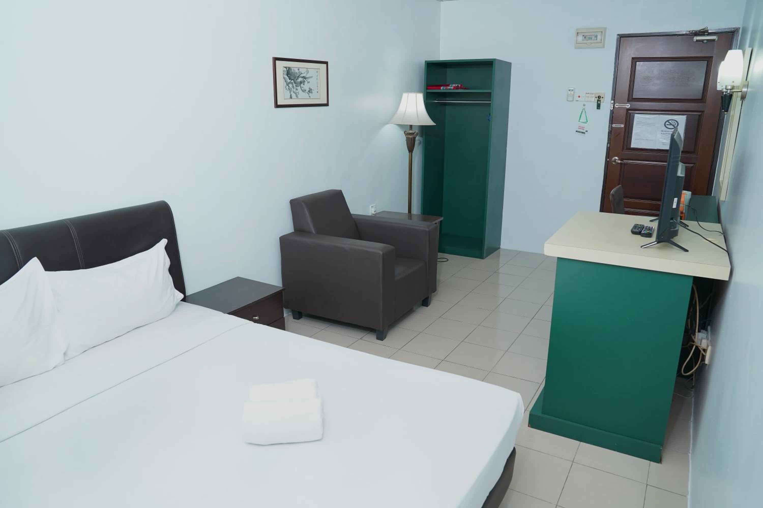 Standard Queen Room - Photo 6