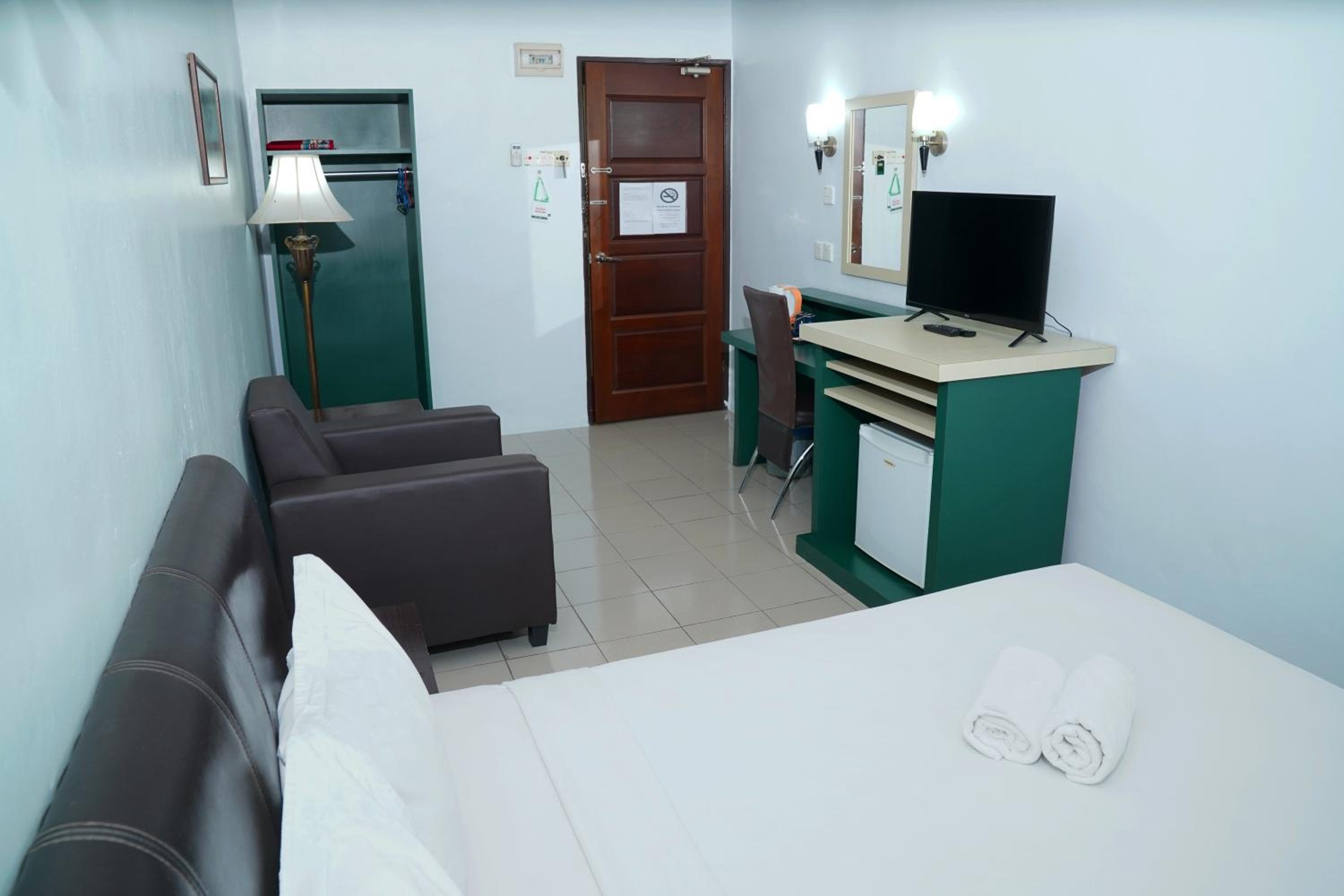 Standard Queen Room - Photo 4
