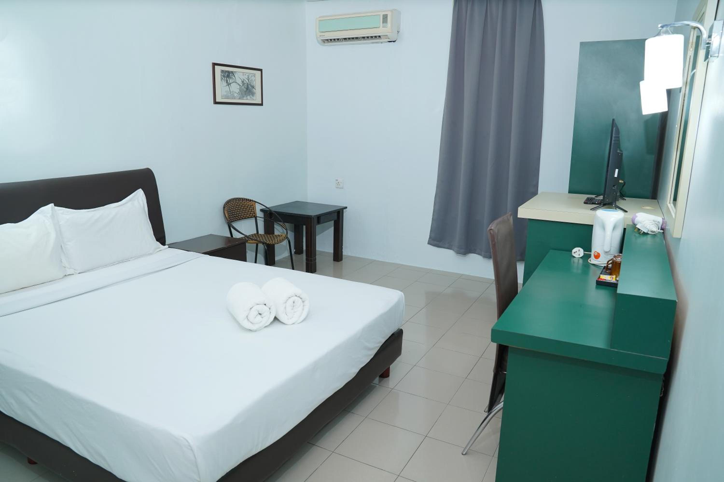 Deluxe Queen Room - Photo 5