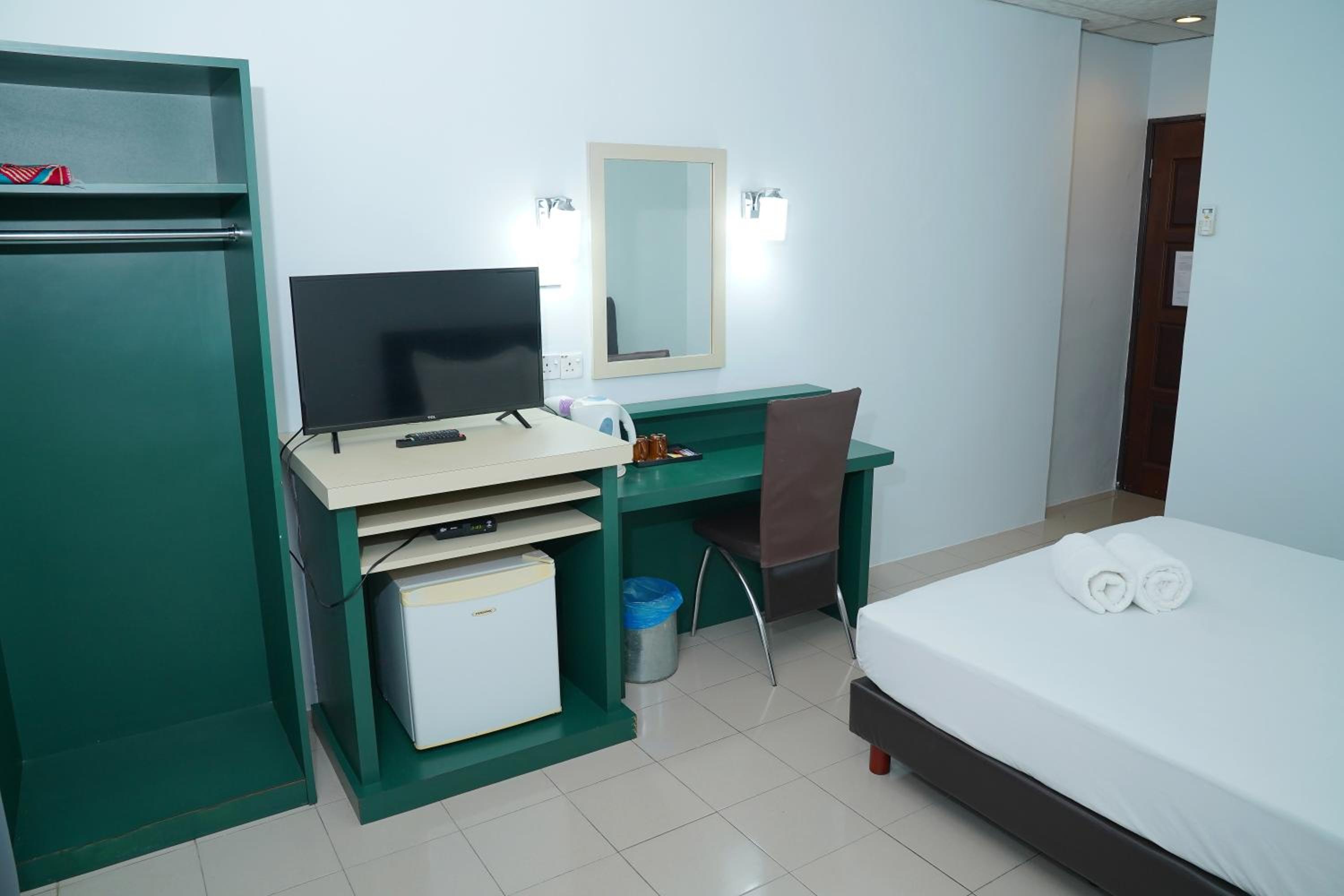Deluxe Queen Room - Photo 3