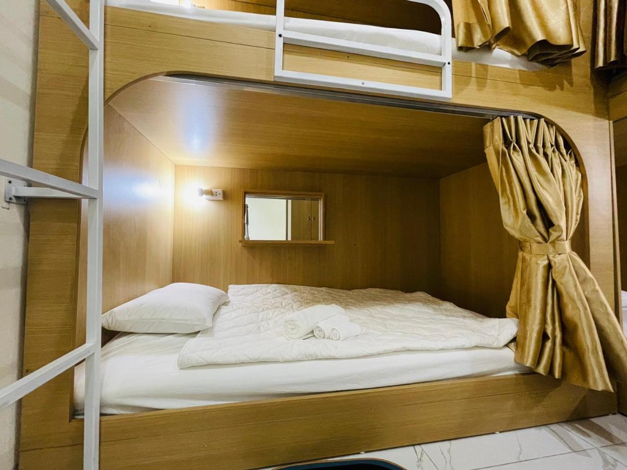 Bunk Bed in Mixed Dormitory Room