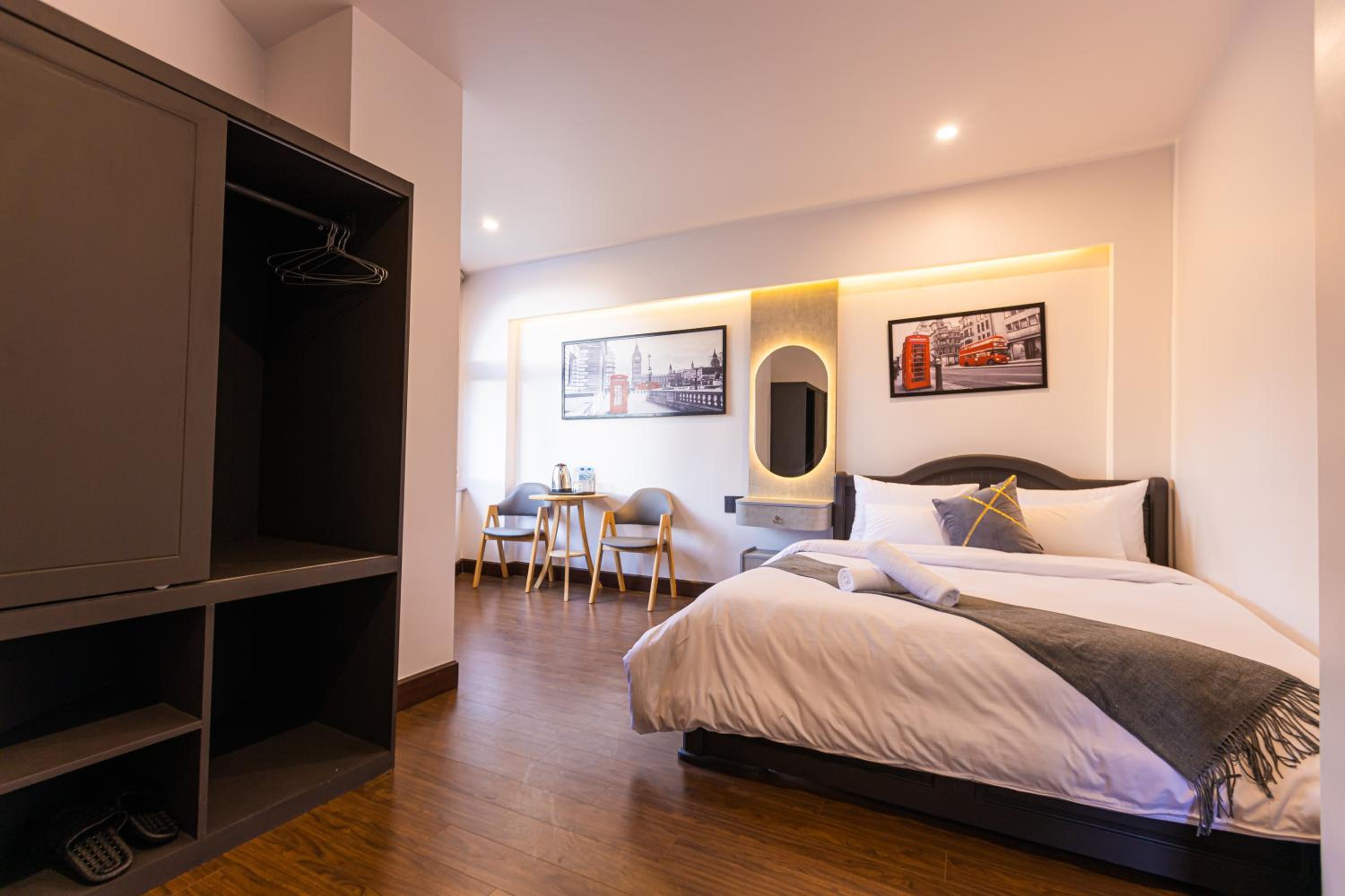 King Room with Mountain View