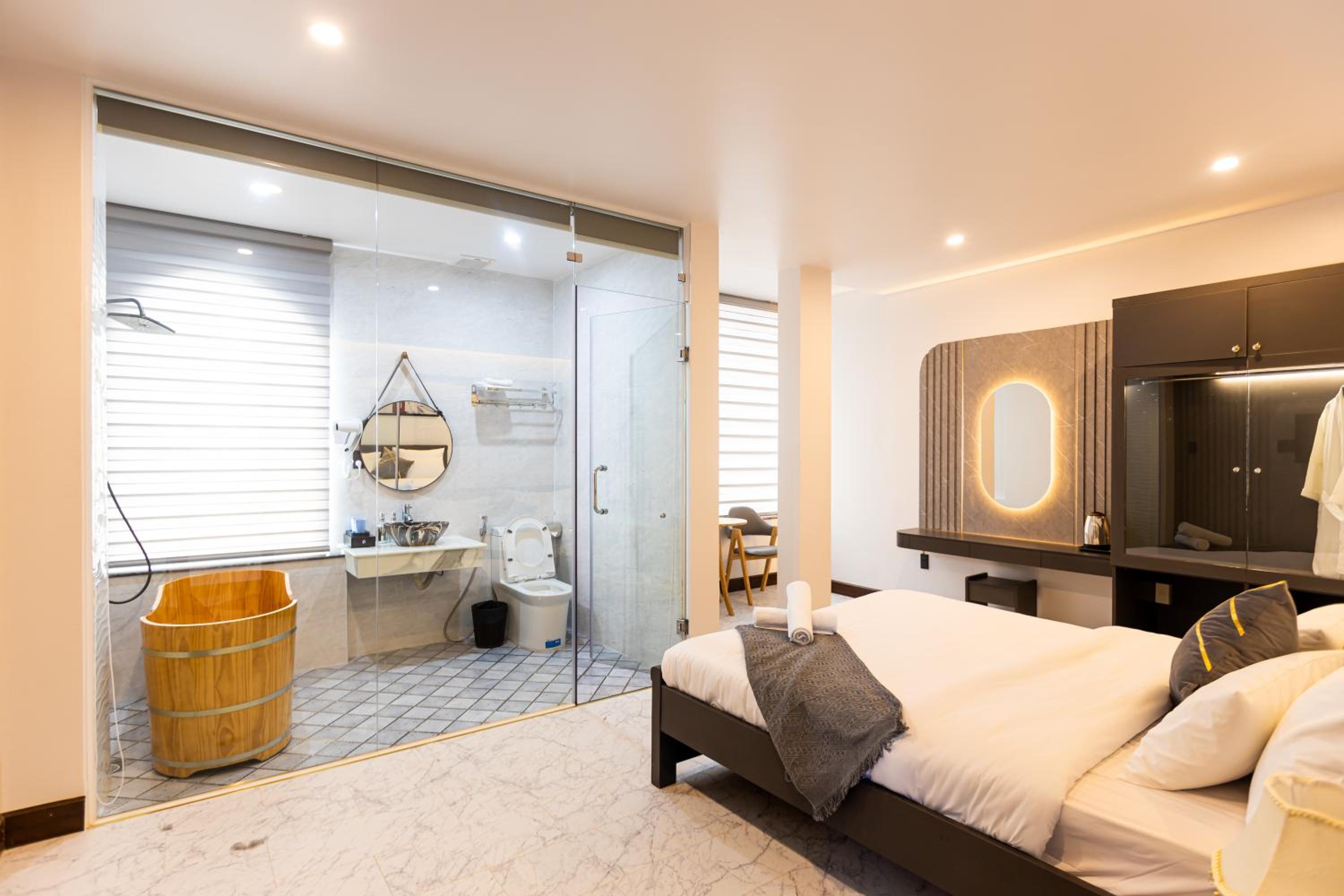 Deluxe Room (2 Adults + 1 Child) - Photo 12