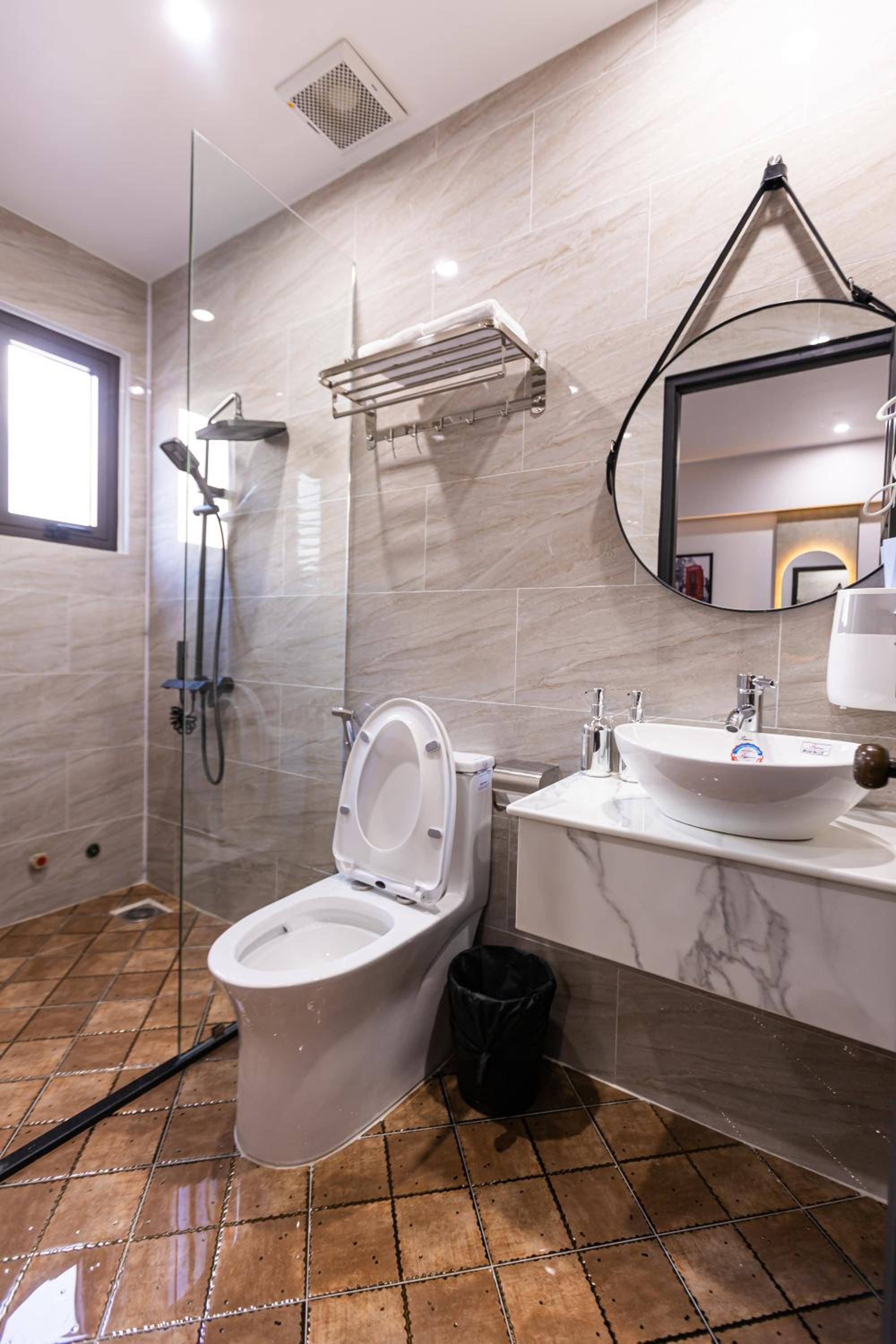 Deluxe King Room - Photo 22