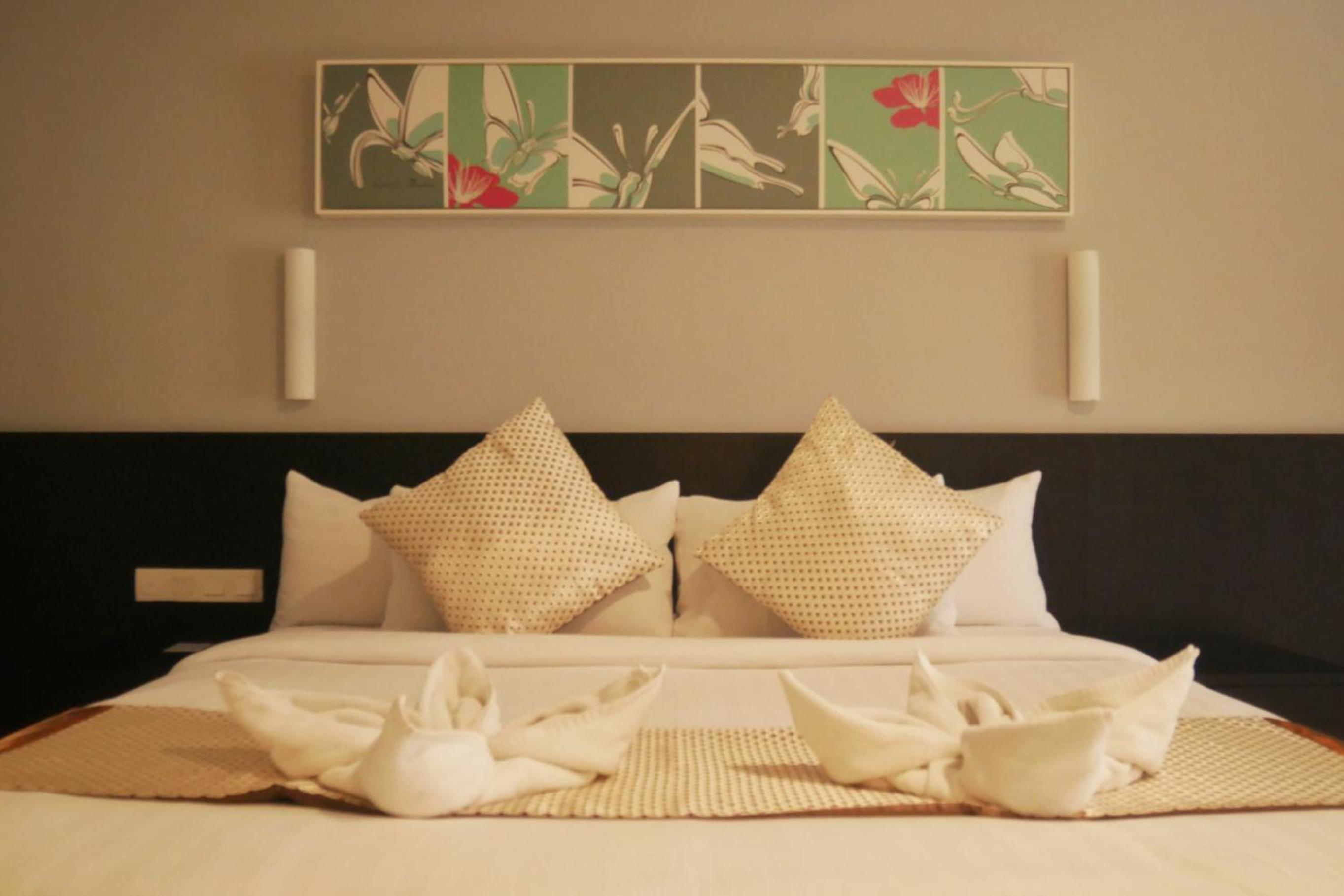 Deluxe Double Room with Balcony photo 2