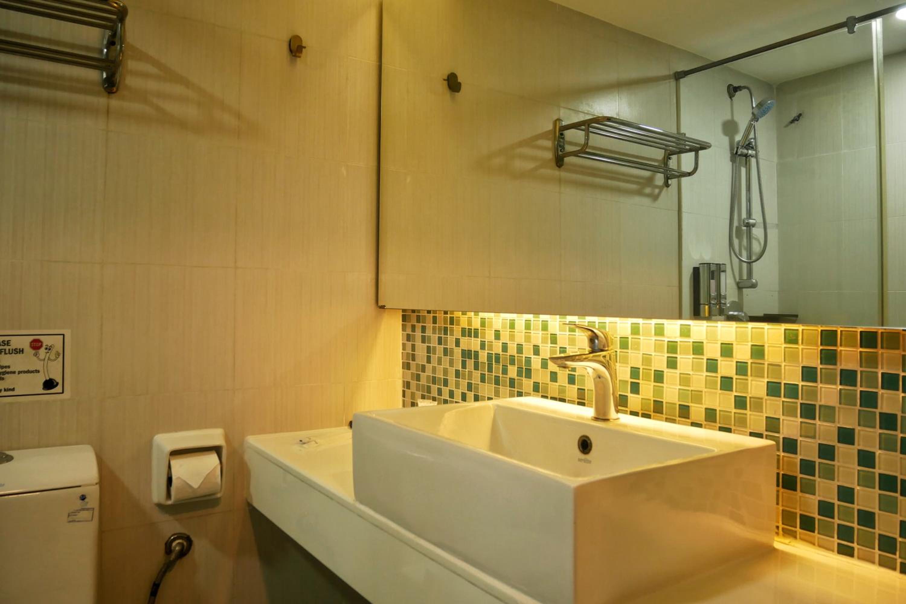 Deluxe Double Room with Balcony photo 3