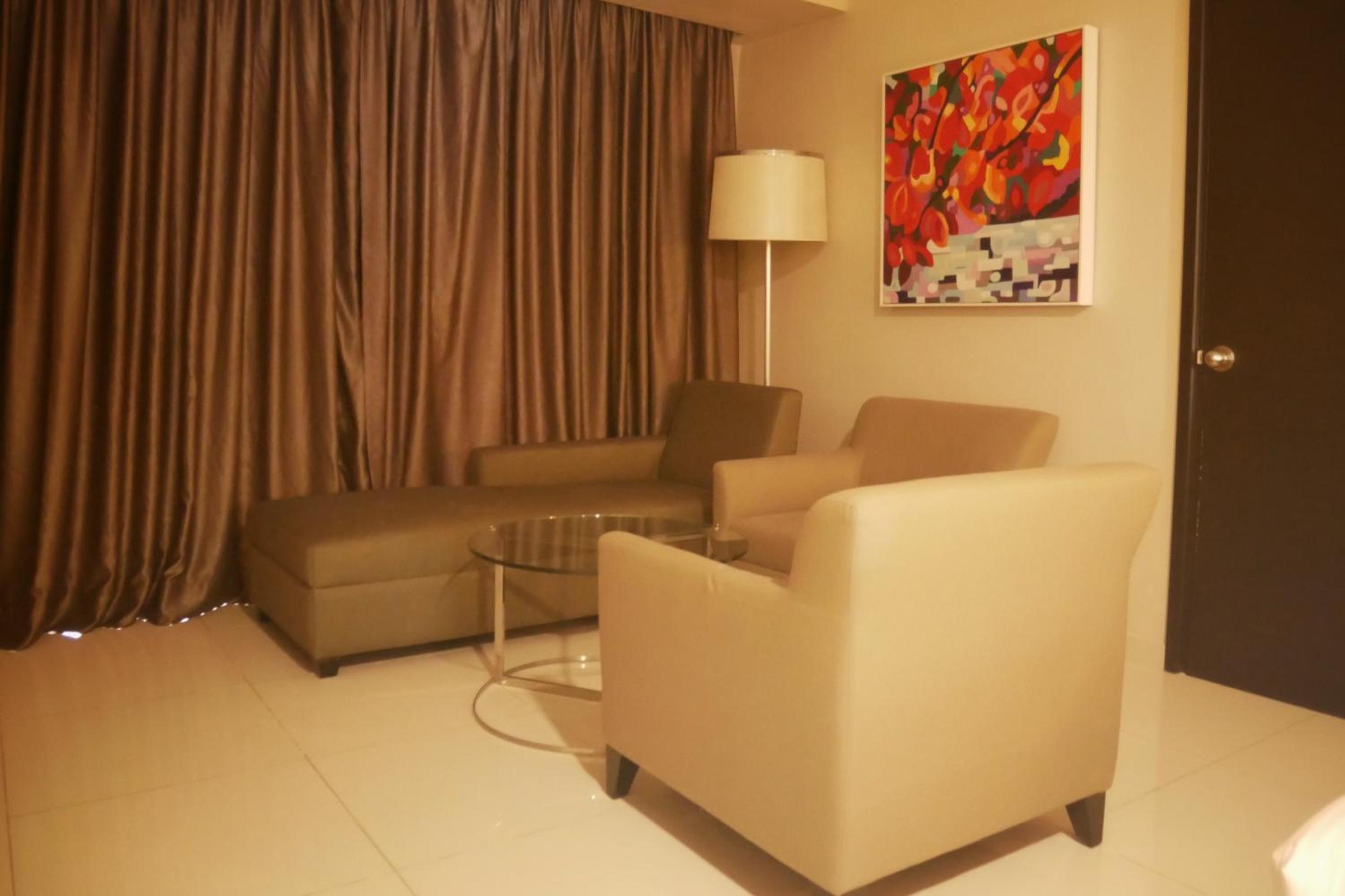 Family Room with Balcony photo 3