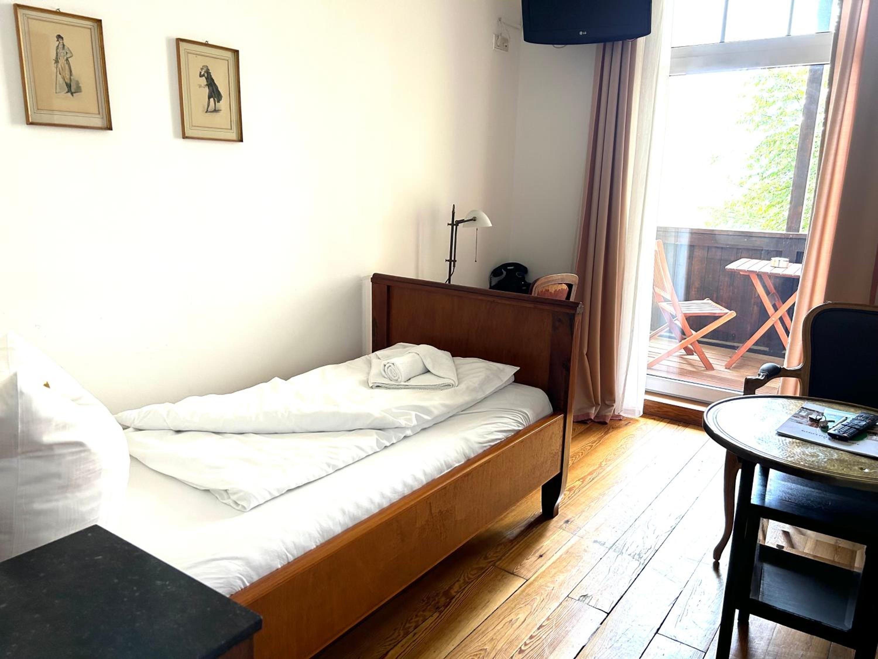 Single Room in quiet location photo 2