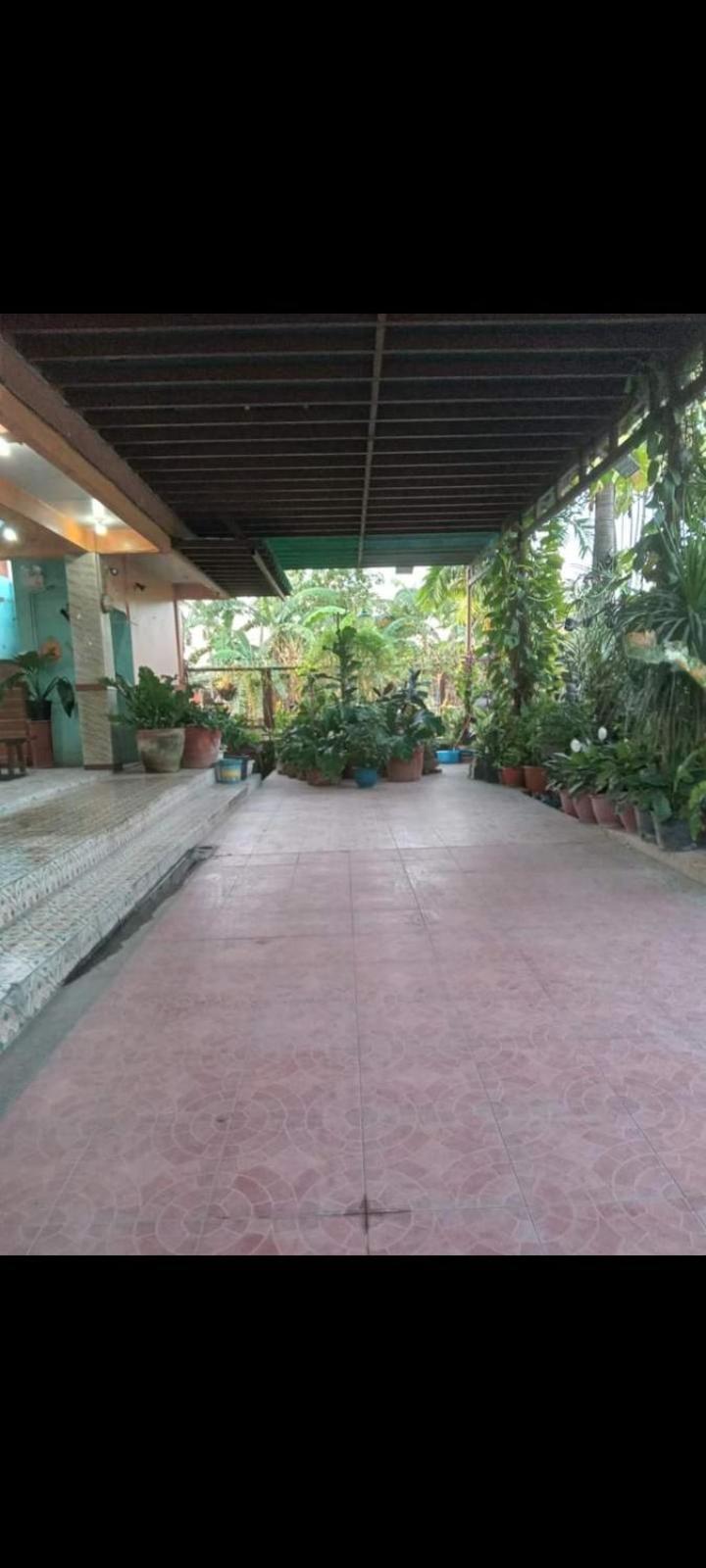 Five-Bedroom House photo 3