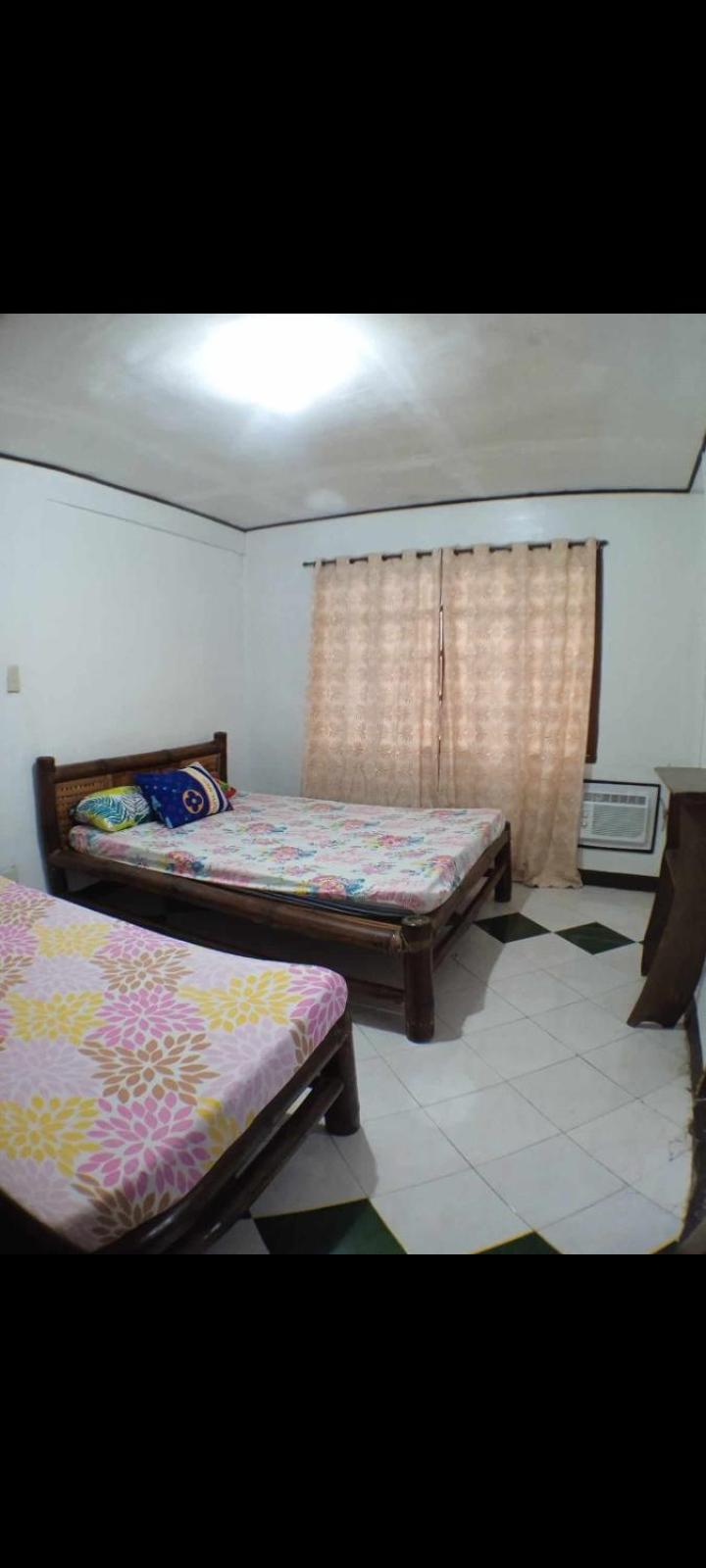 Five-Bedroom House photo 1
