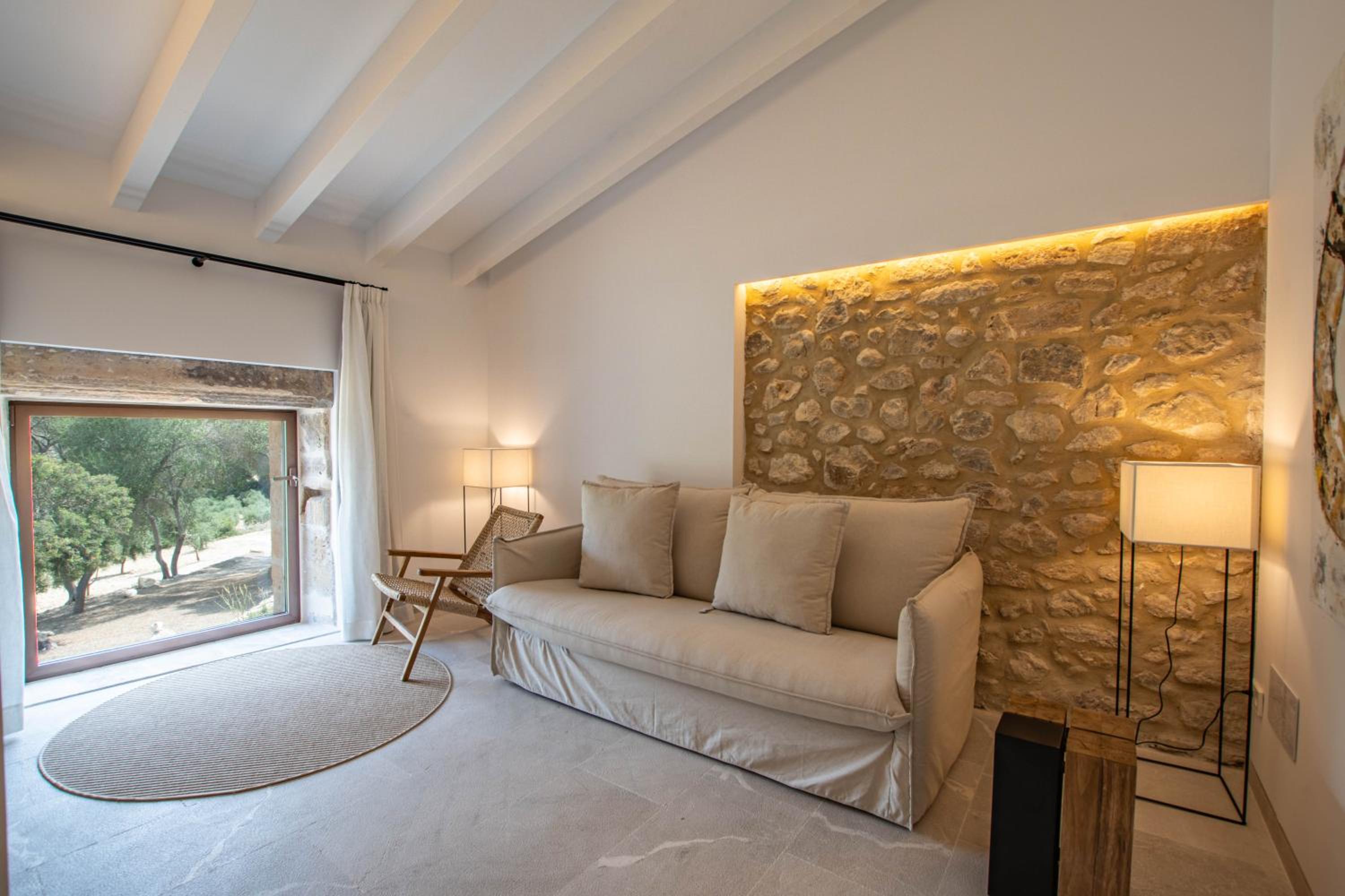 Deluxe Suite - Photo 15