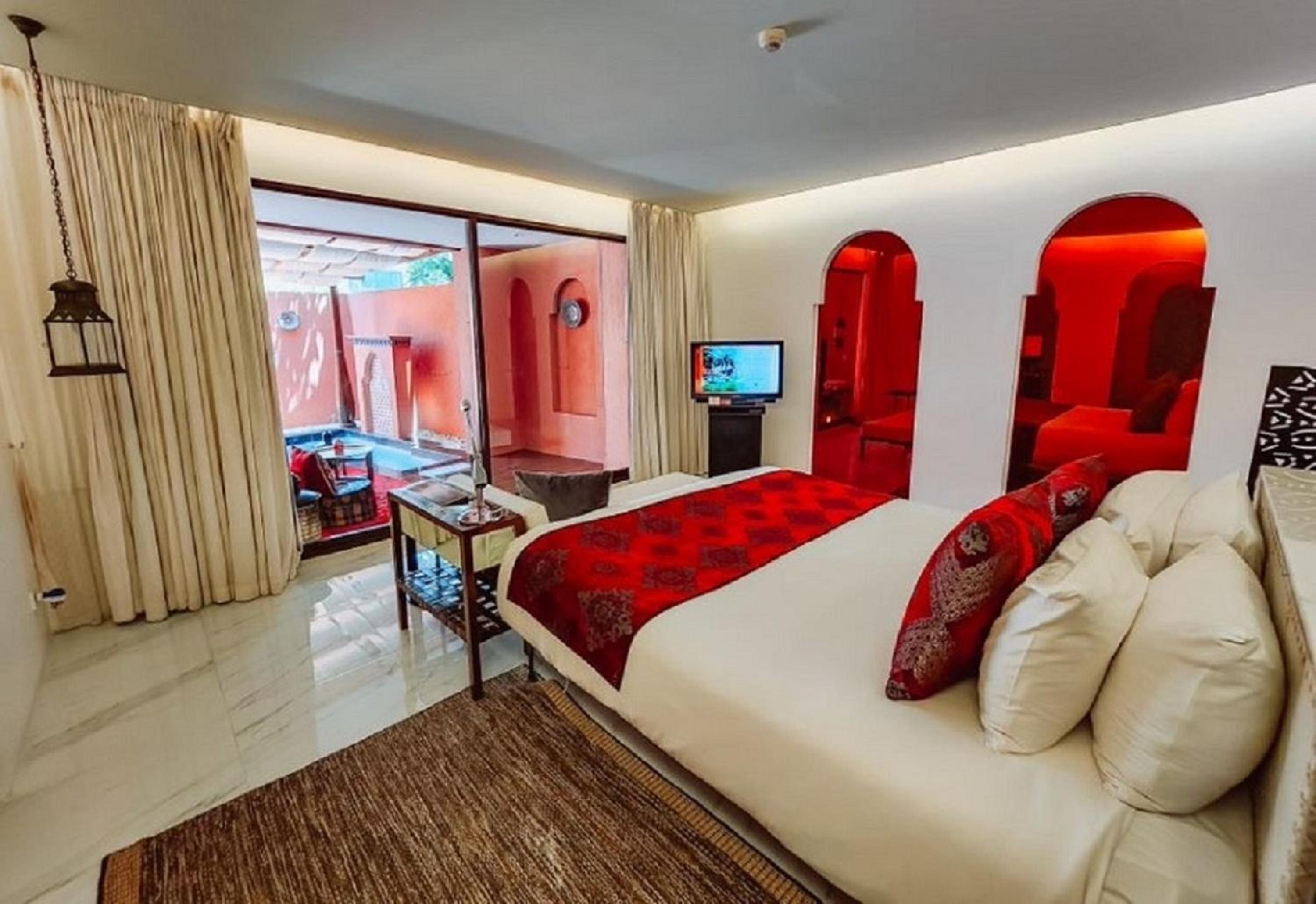 Fountain Pool Suite - Photo 3