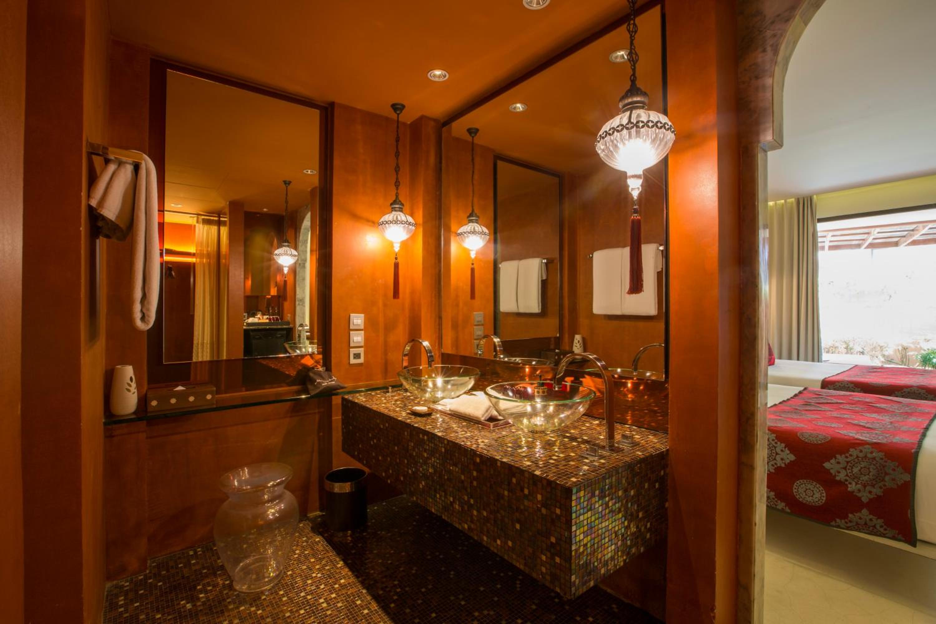 Fountain Pool Suite - Photo 2