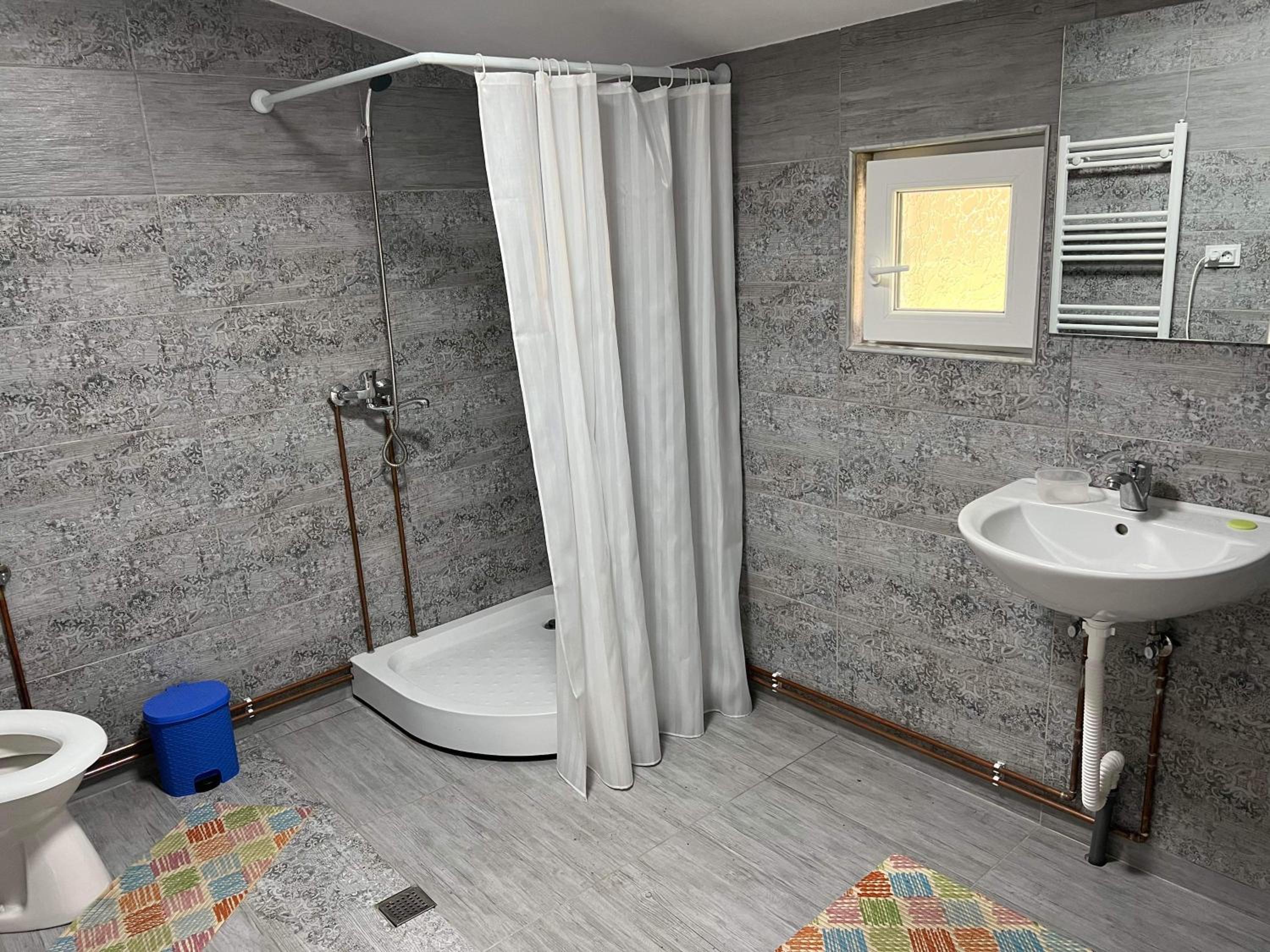 Double Room with Private Bathroom - Photo 5