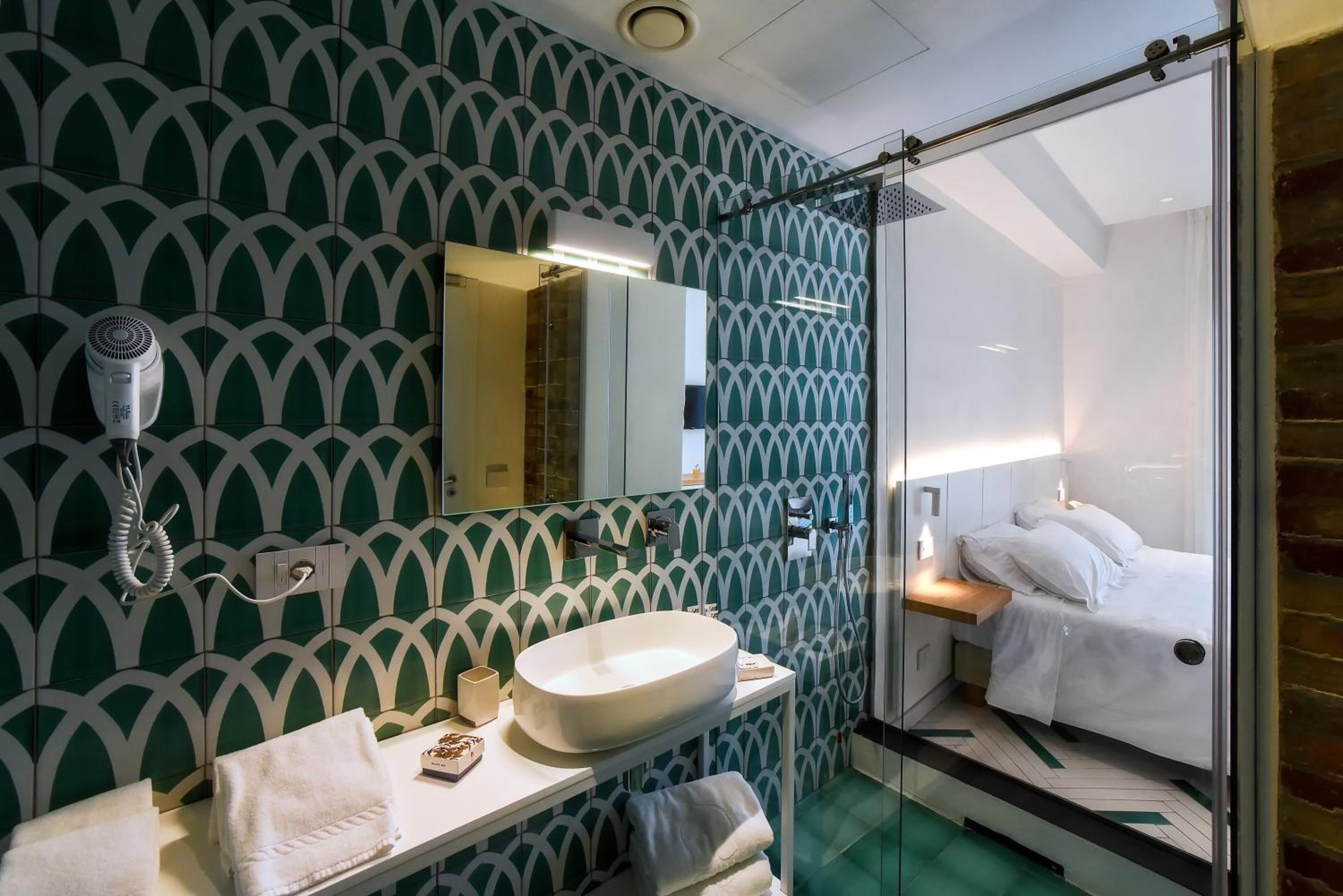 Deluxe Double Room with Balcony and Sea View photo 2