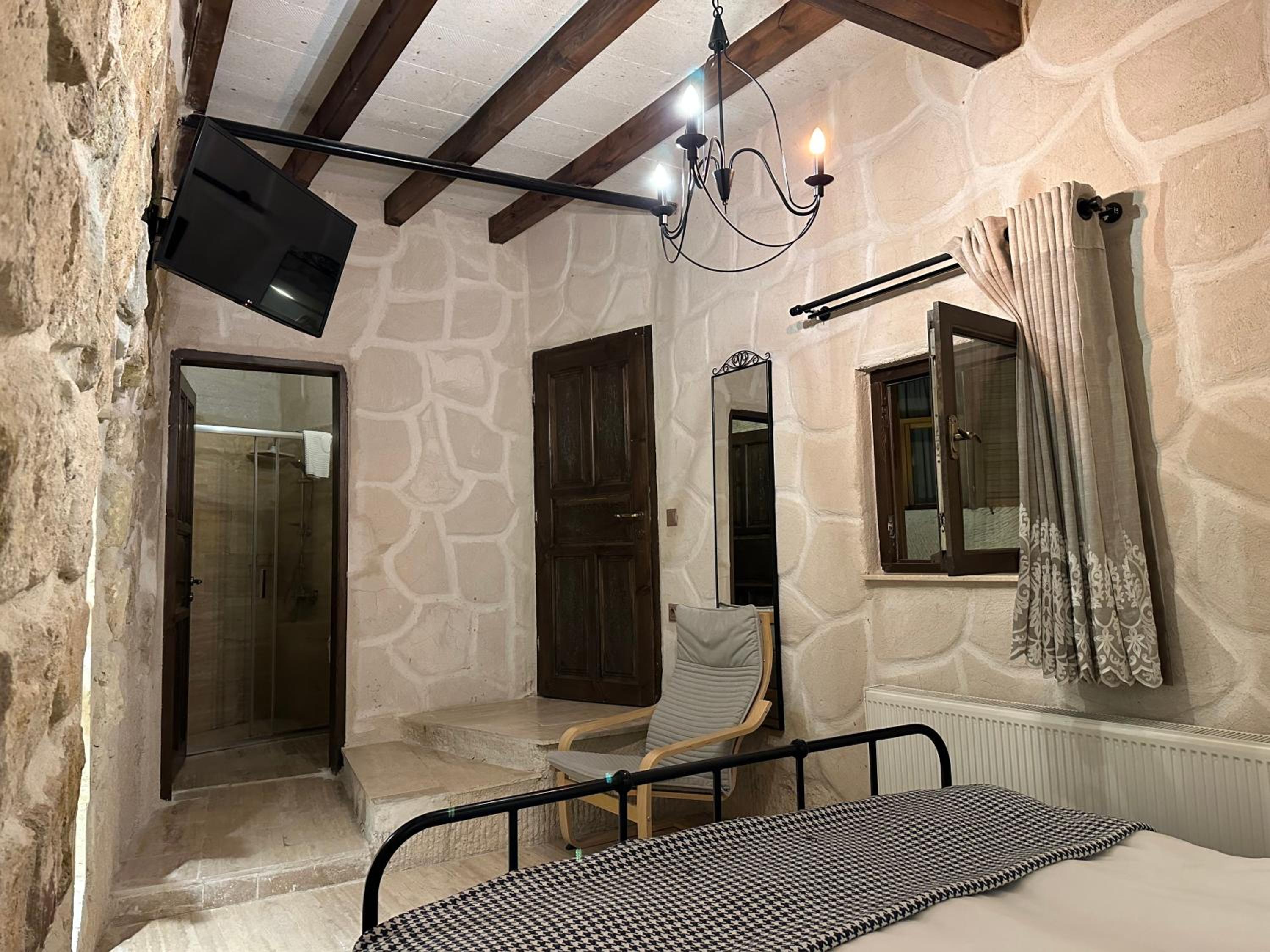 Budget Double Room - Photo 2