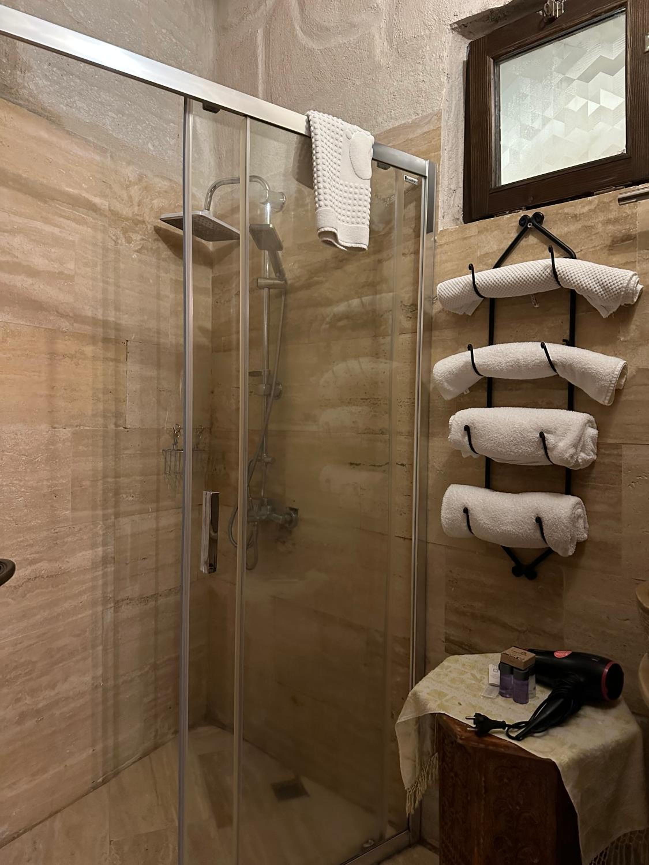 Budget Double Room - Photo 5