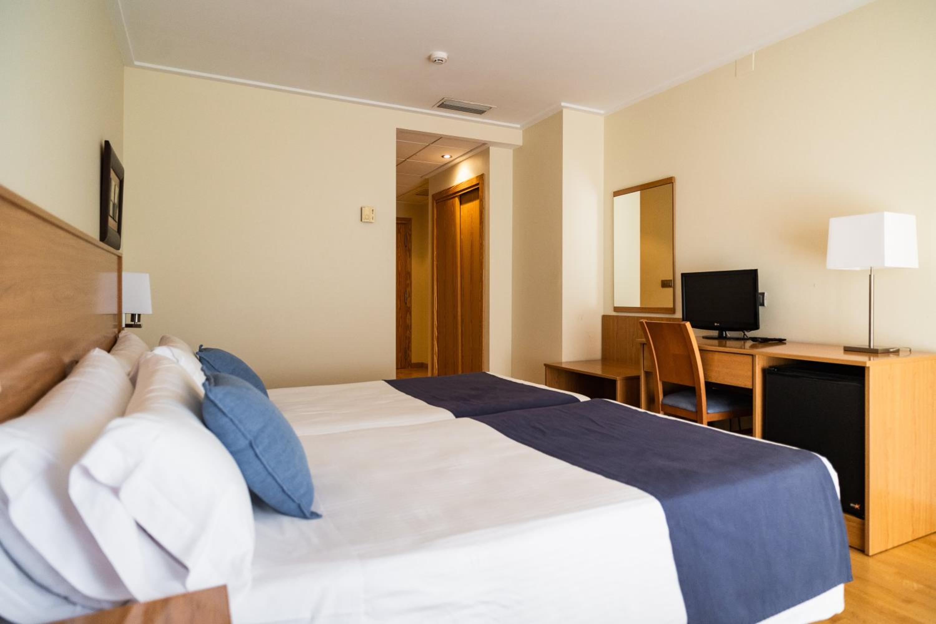 Double or Twin Room (1 Adult) - Photo 6