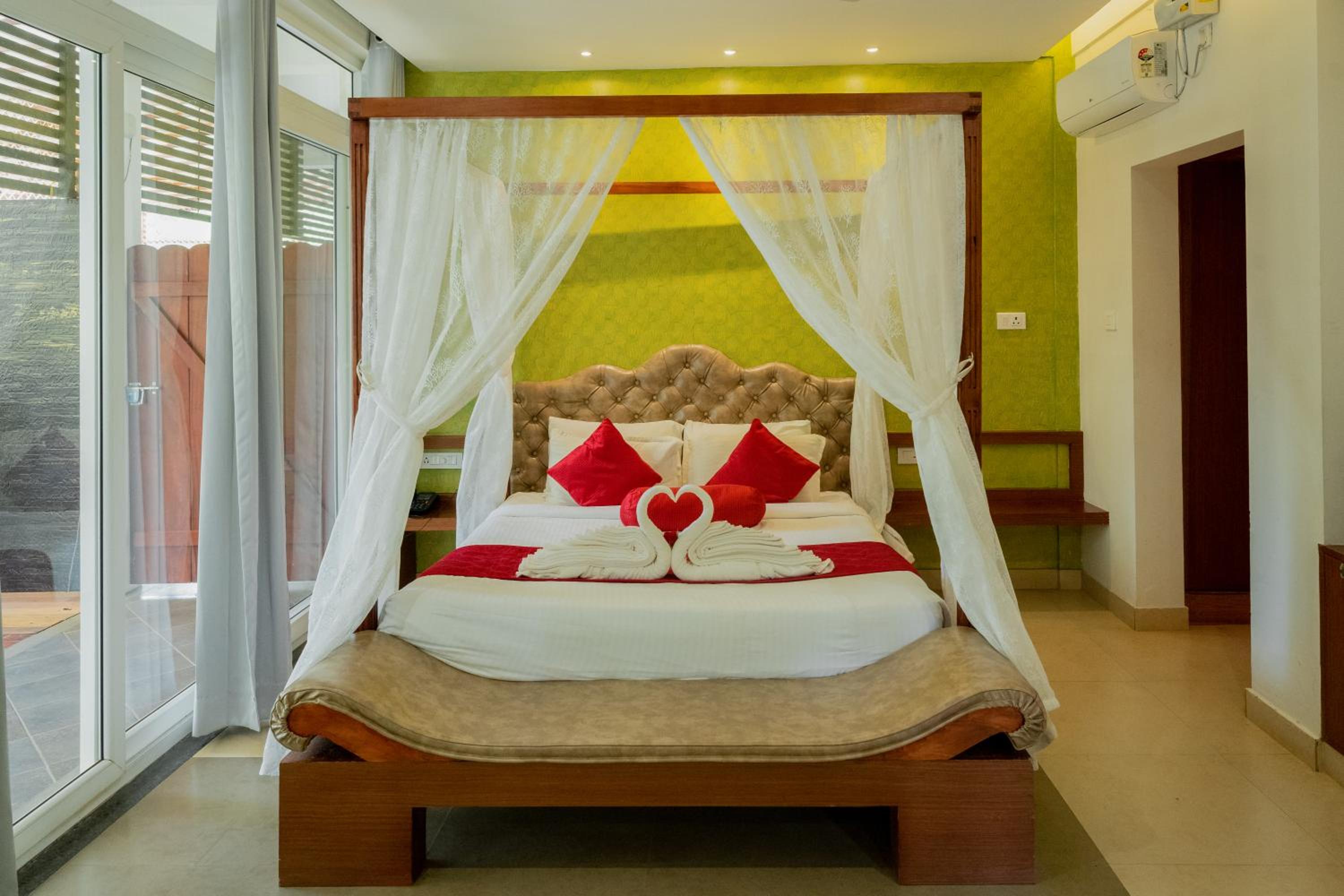 Villa with Private Pool - Photo 1