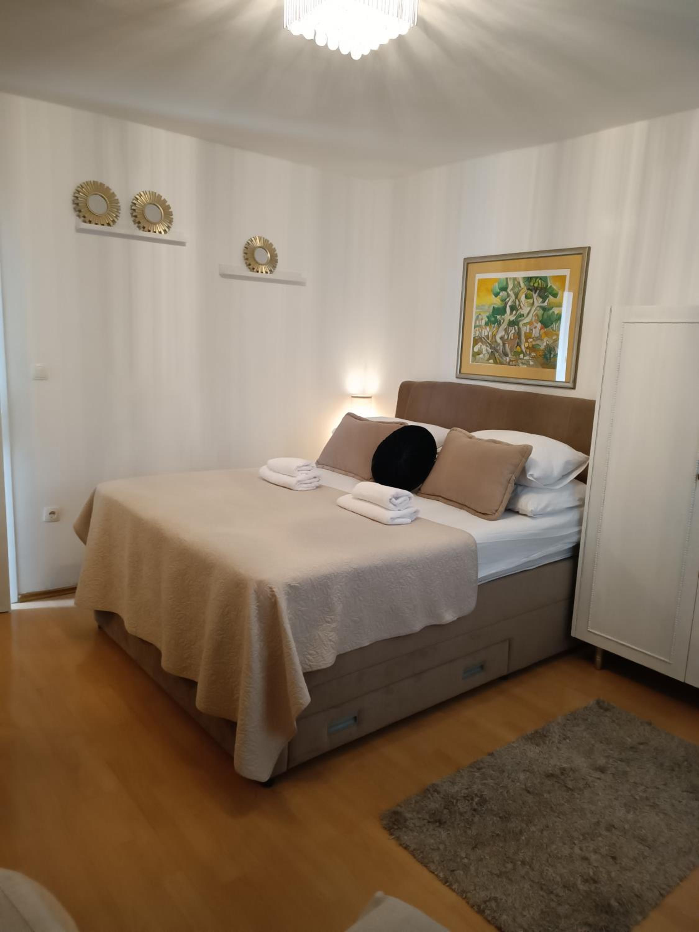 One-Bedroom Apartment photo 3
