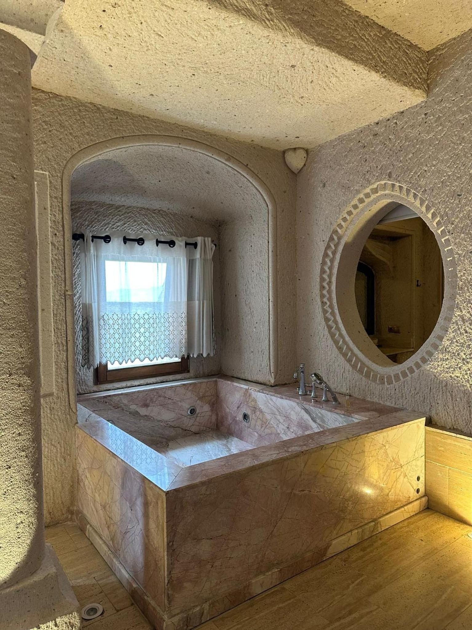 Deluxe Room - Photo 15