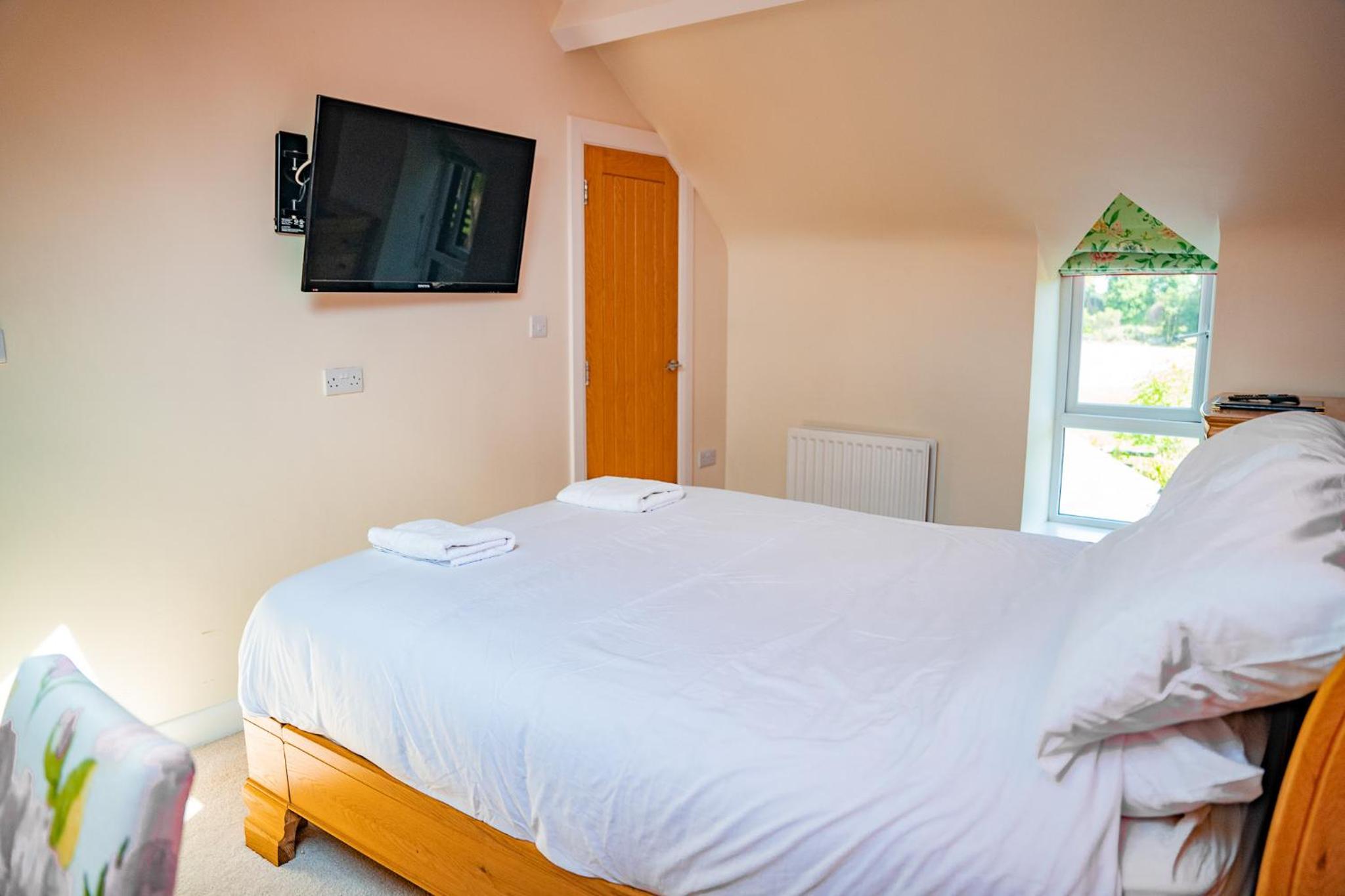 Deluxe King Room - Photo 3