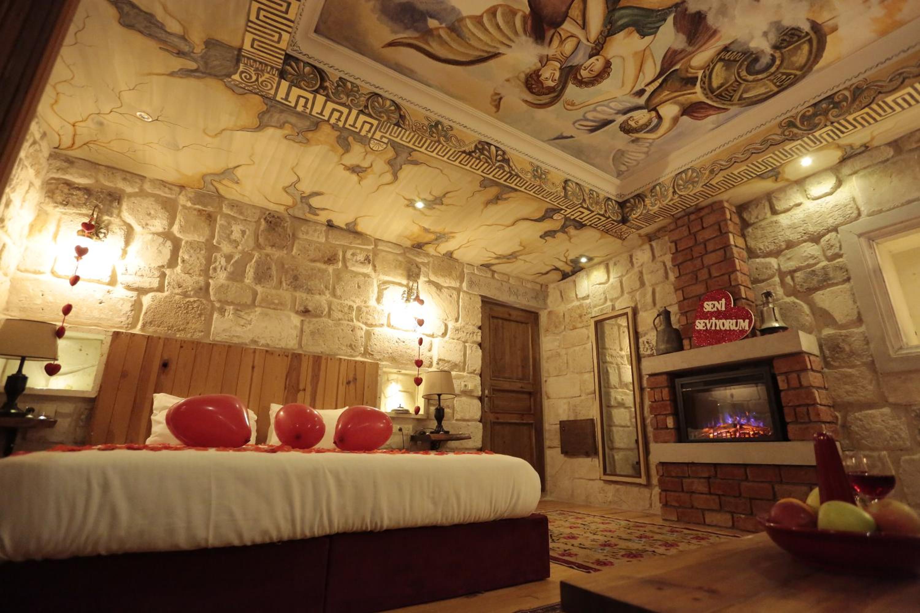 Superior King Room - Photo 9