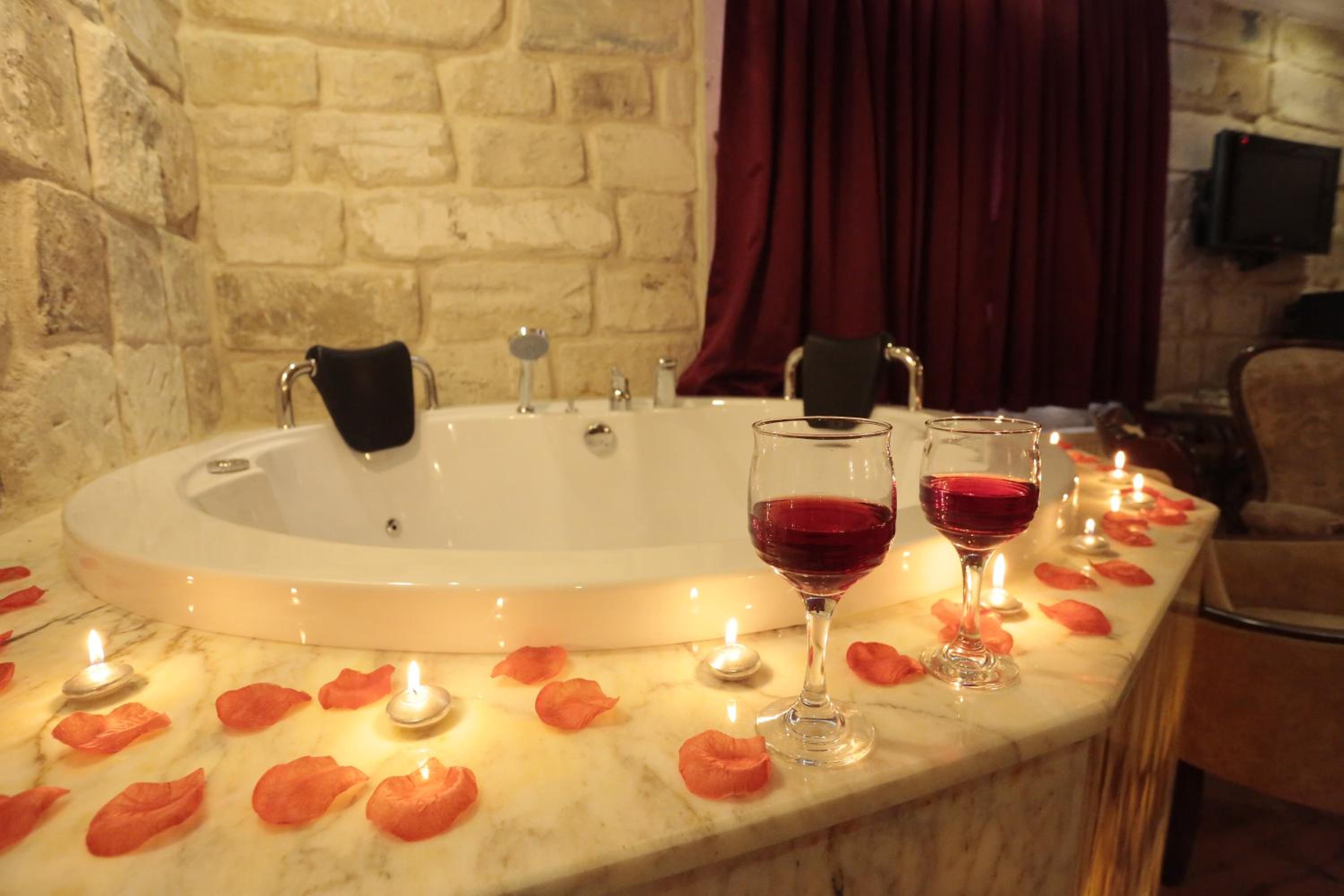 Superior King Room - Photo 10