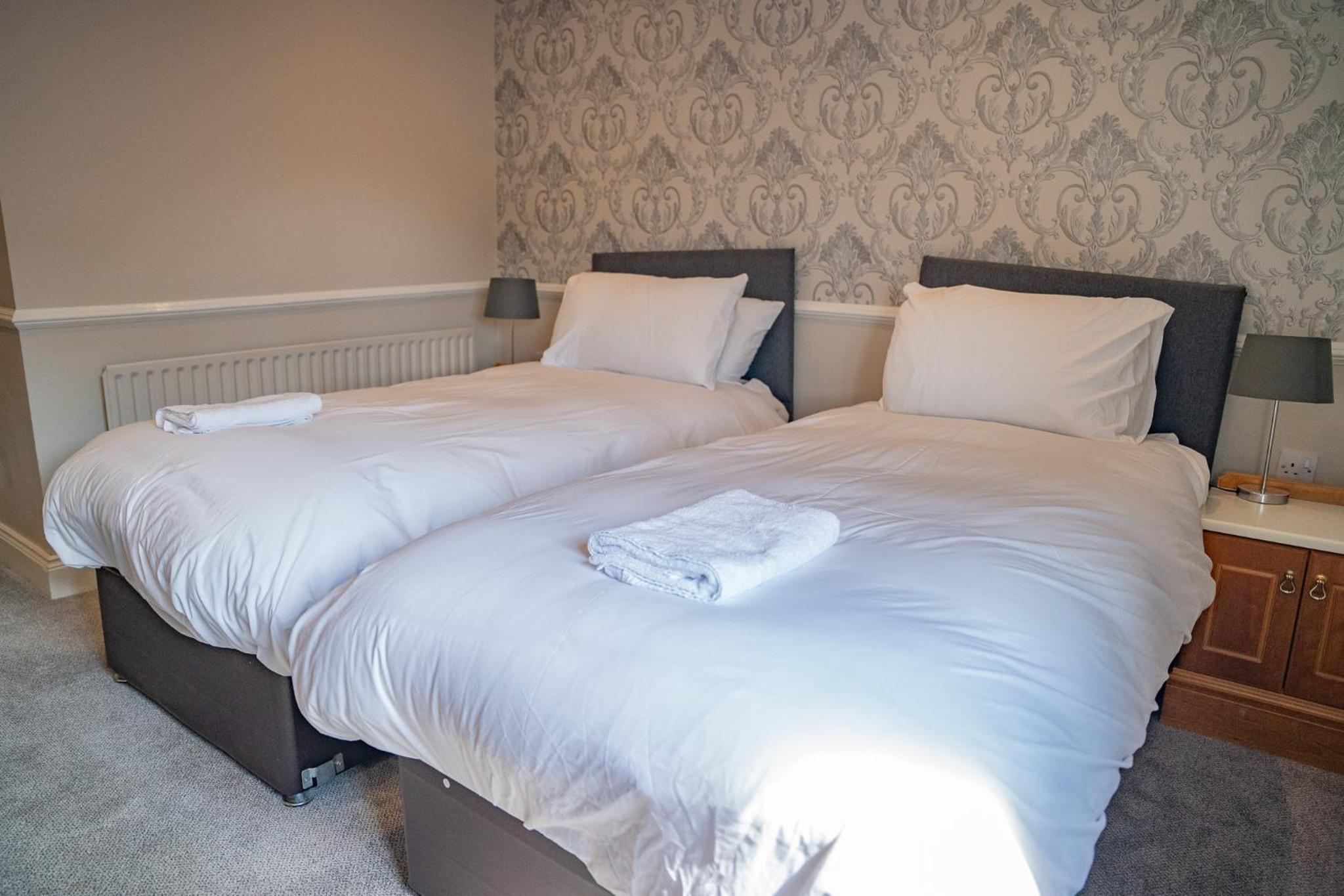 Standard Twin Room - Photo 7