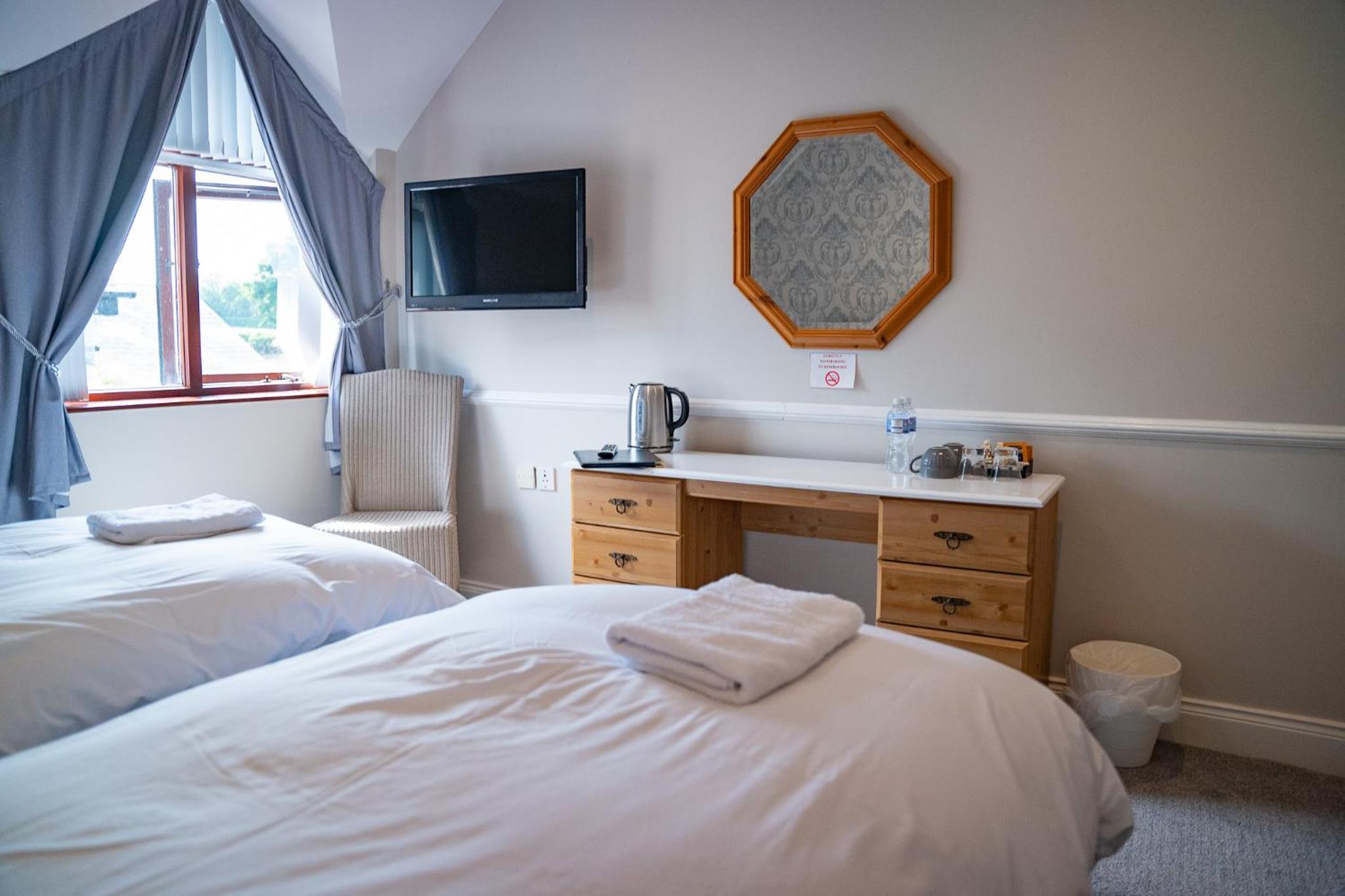 Standard Twin Room - Photo 3