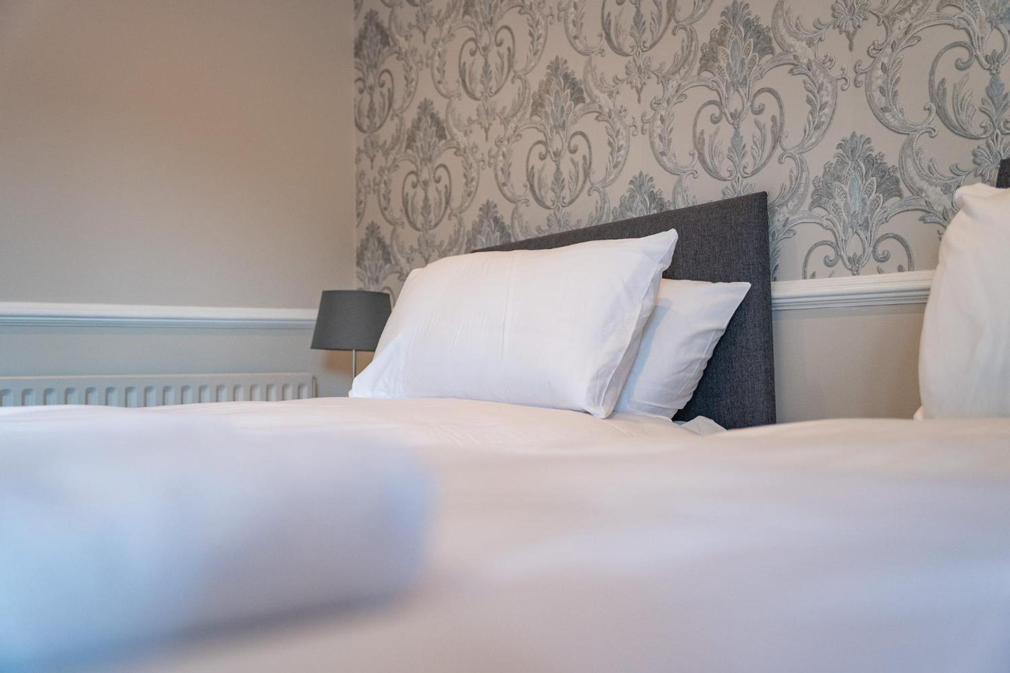 Standard Twin Room - Photo 11