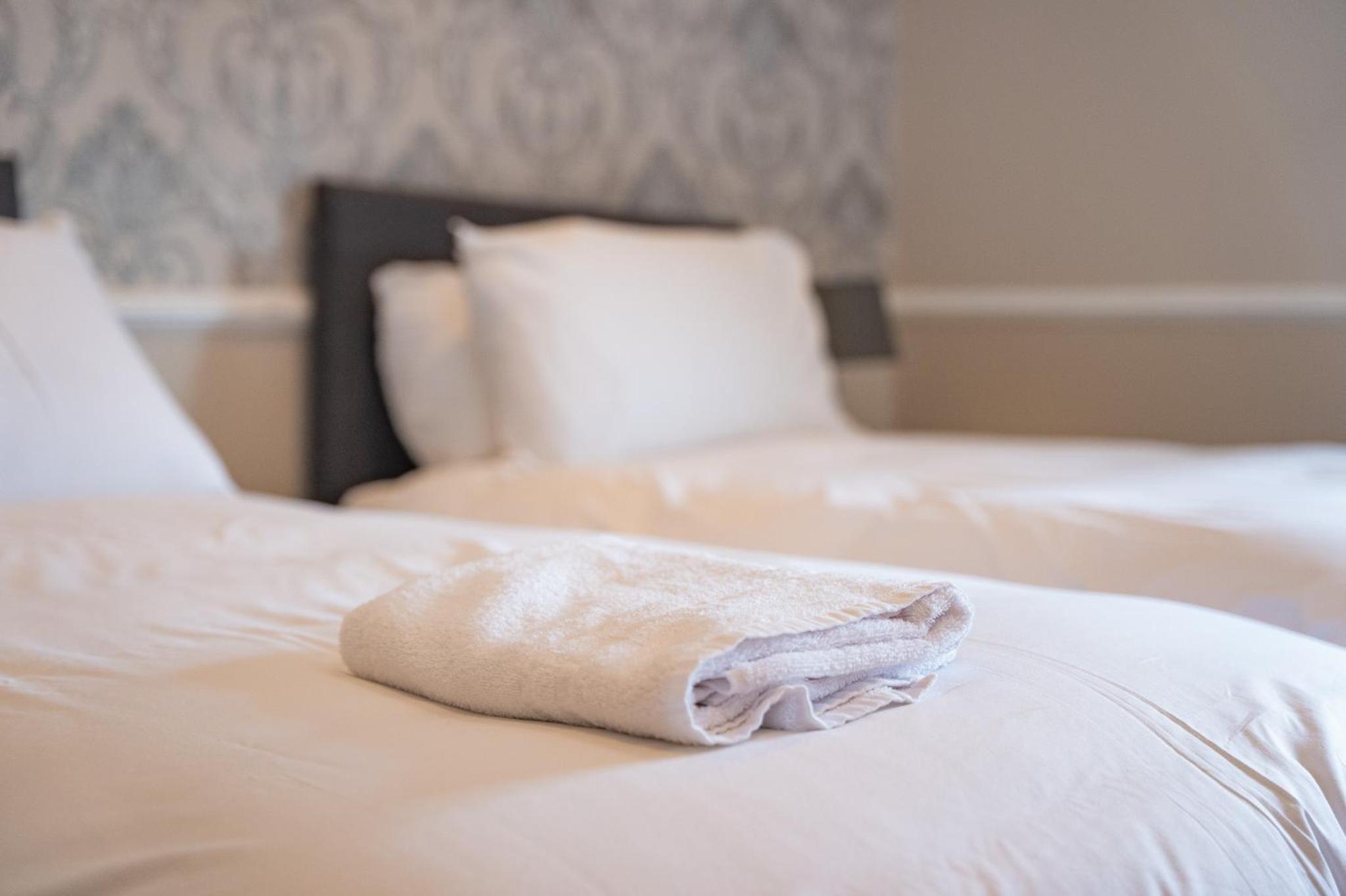 Standard Twin Room - Photo 4
