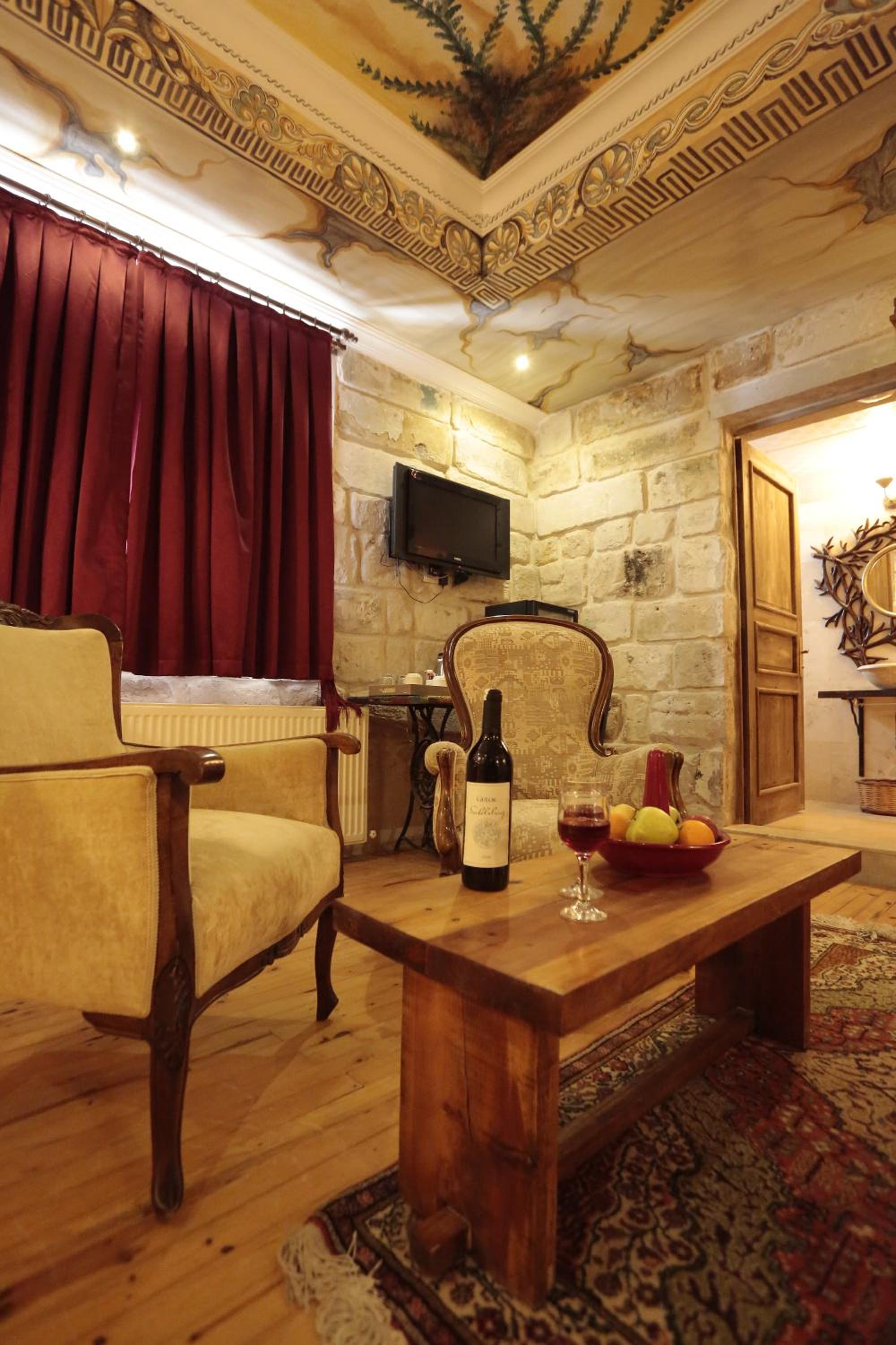 Superior King Room - Photo 4
