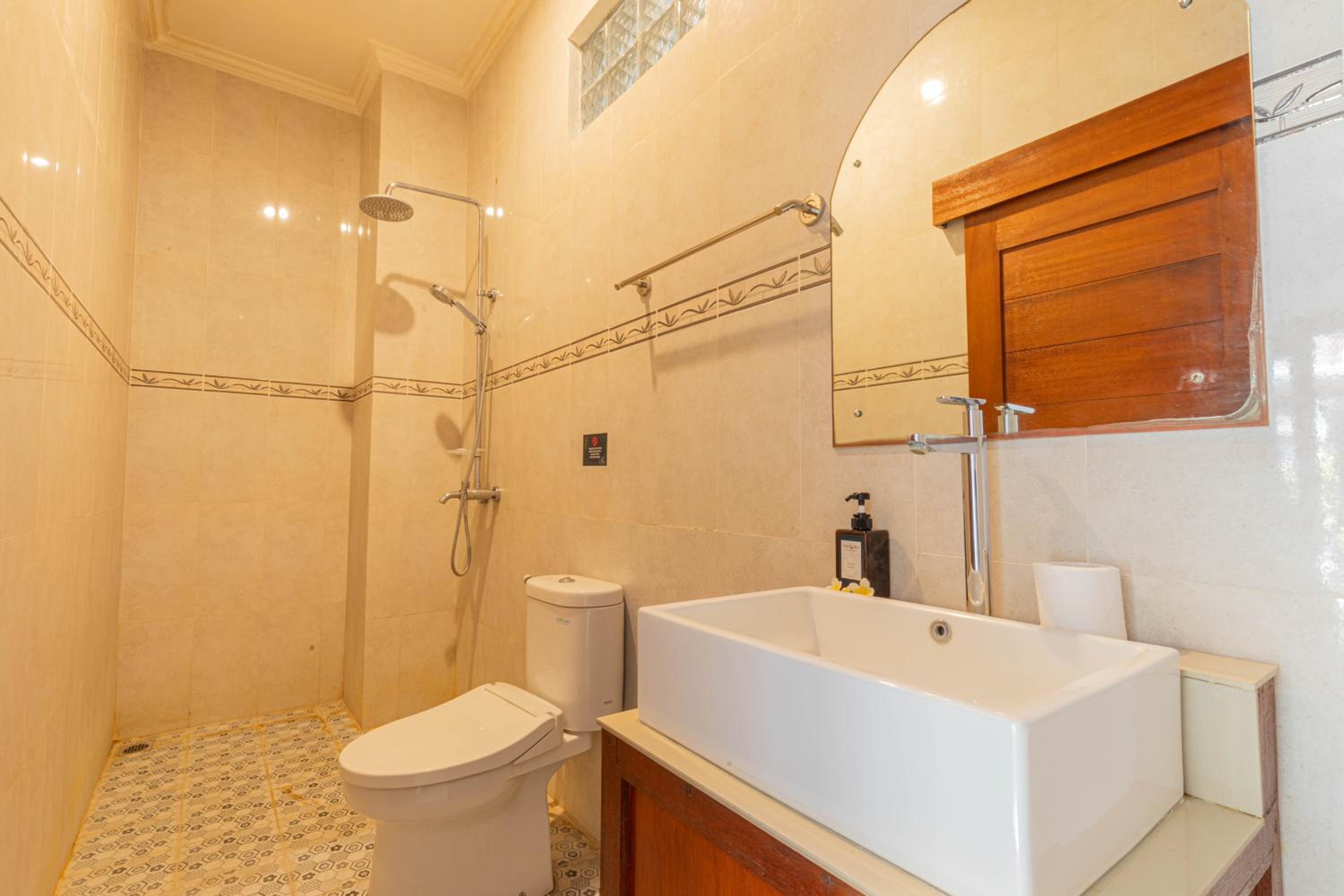 Standard Double Room - Photo 11
